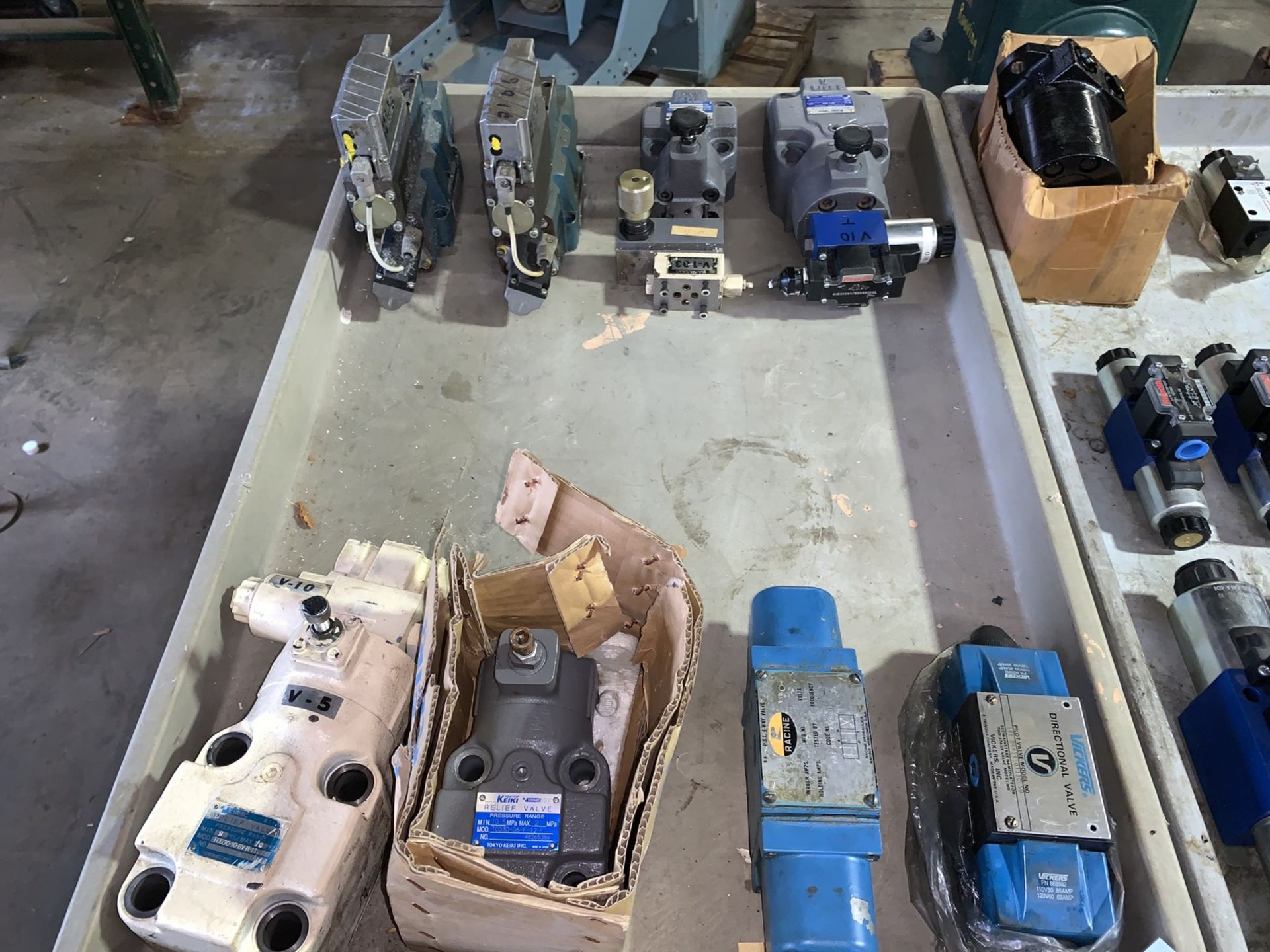 New and Used Hydraulic Valves and Motors including Vickers, Rexroth, Tokyo and Parker (Located at - Image 4 of 5