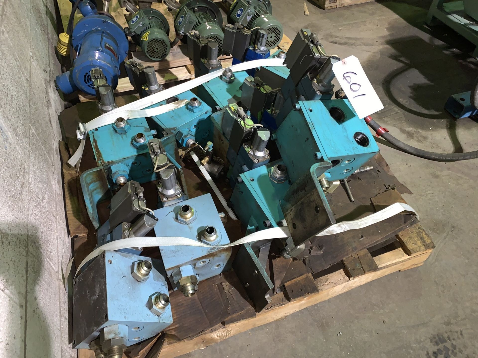 Skid with (9) Rexroth Hydaulic Manifold Valves (Located at 8300 National Highway, Pennsauken, NJ) - Image 3 of 5