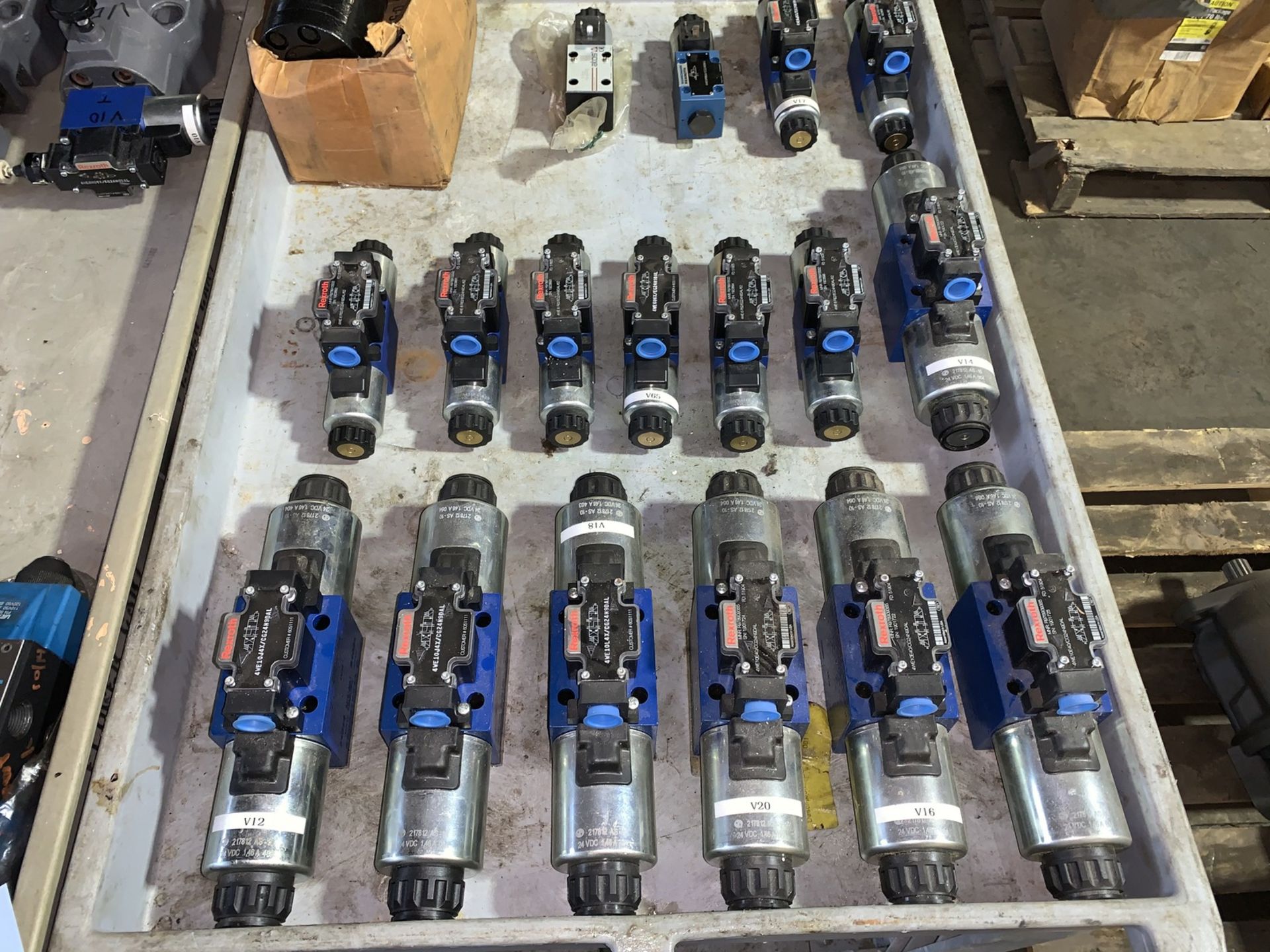 New and Used Hydraulic Valves and Motors including Vickers, Rexroth, Tokyo and Parker (Located at - Image 3 of 5