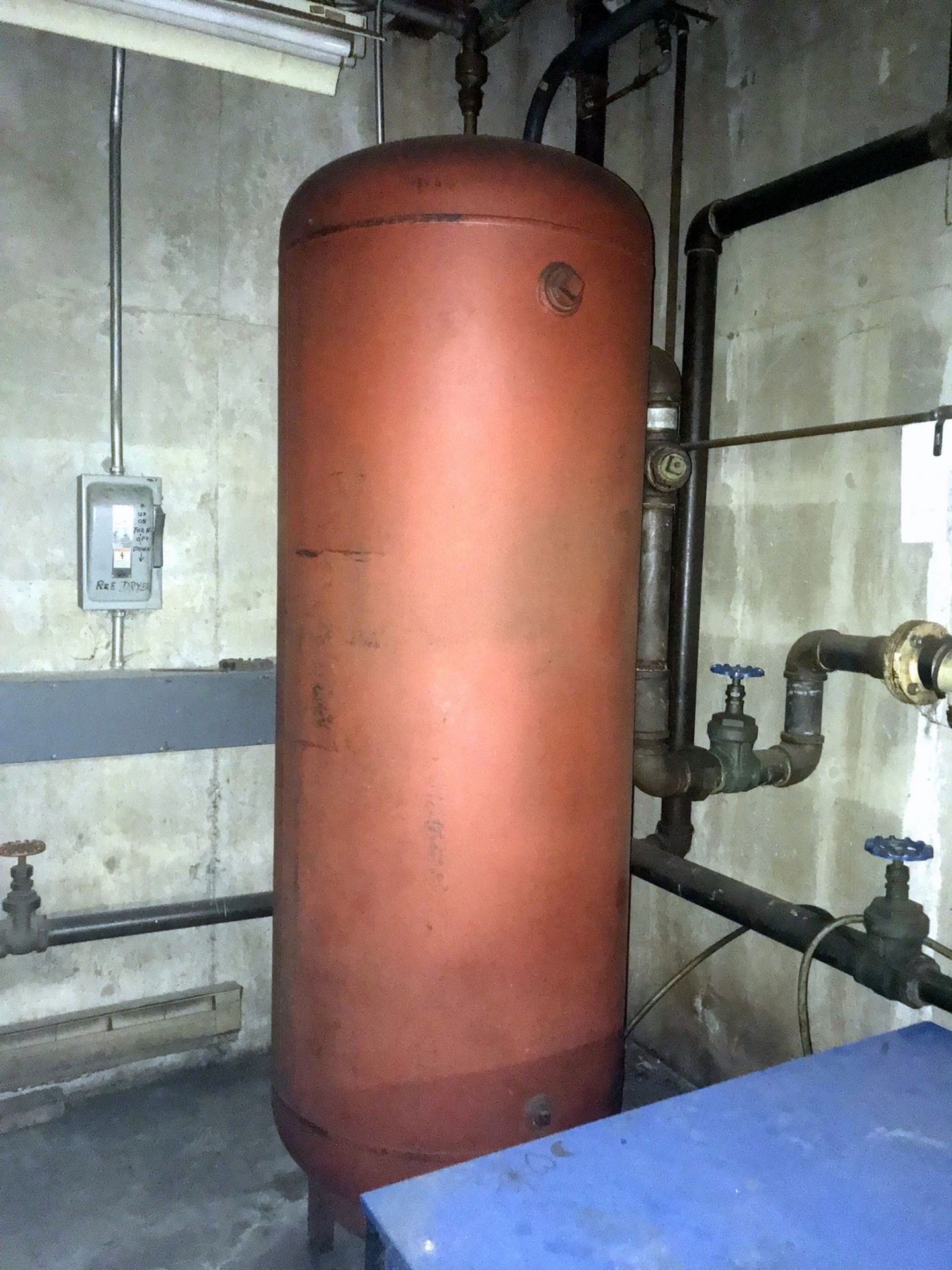 Wood Industrial Products Vertical Air Receiver Tank, Approximately 200 Gallon Capacity (This Lot