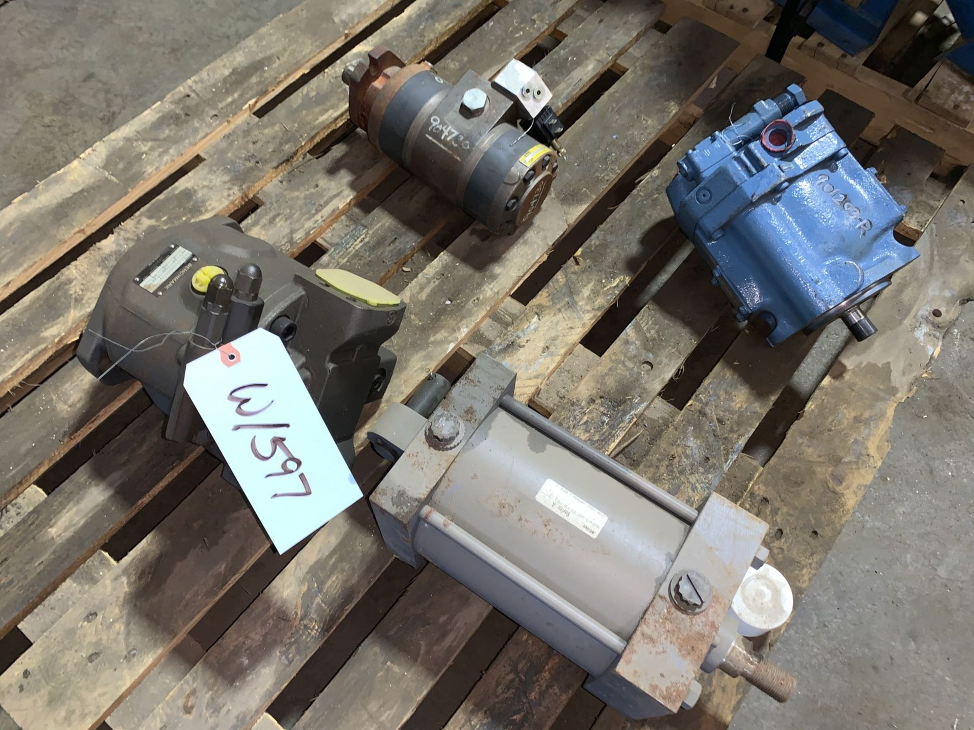 New and Used Hydraulic Valves and Motors including Vickers, Rexroth, Tokyo and Parker (Located at - Image 5 of 5