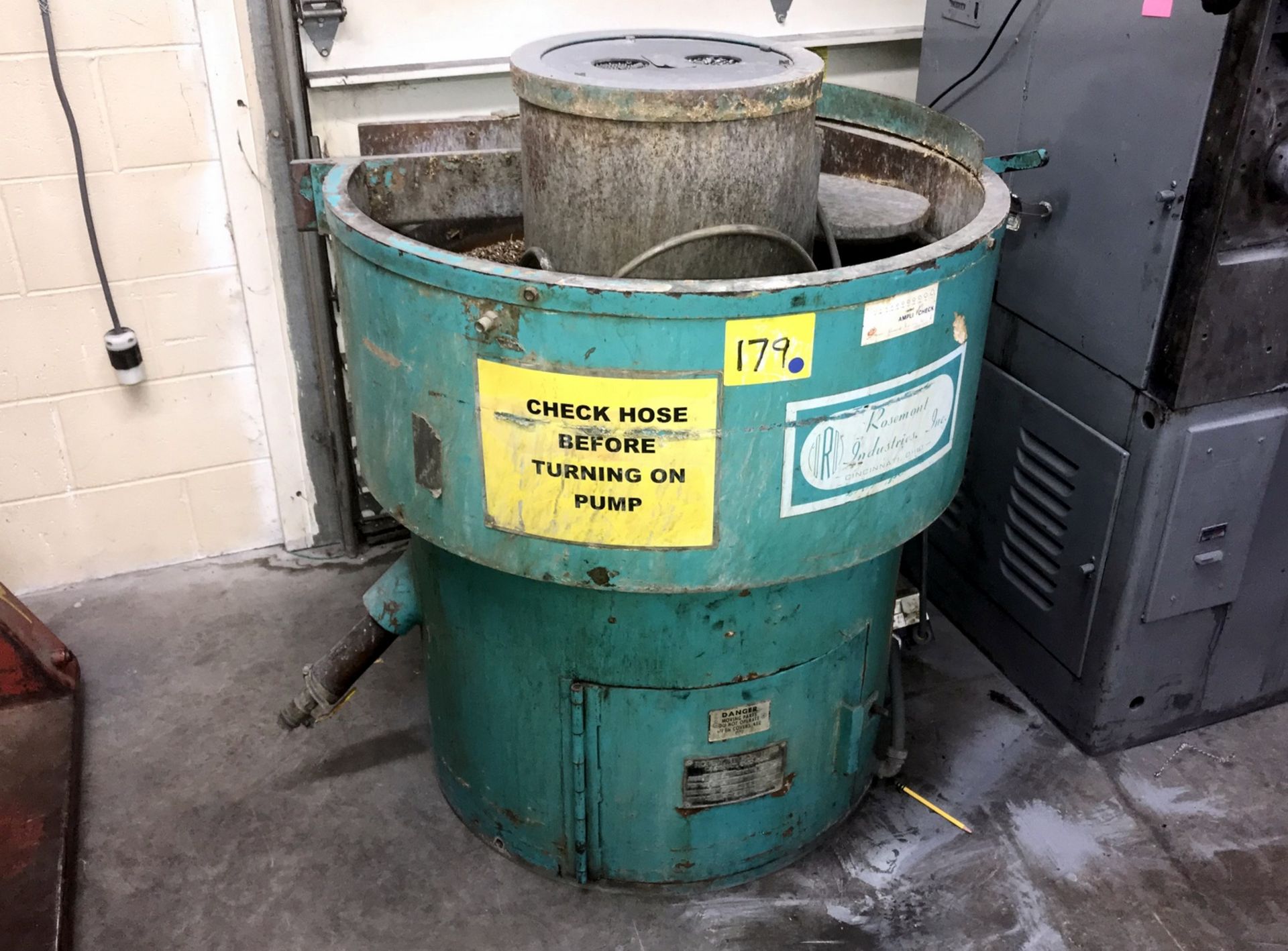 Rosemont Industries Mdl. RF-8 Vibratory Finisher, 32" Diameter, 9" Outside Area, S/N 2818