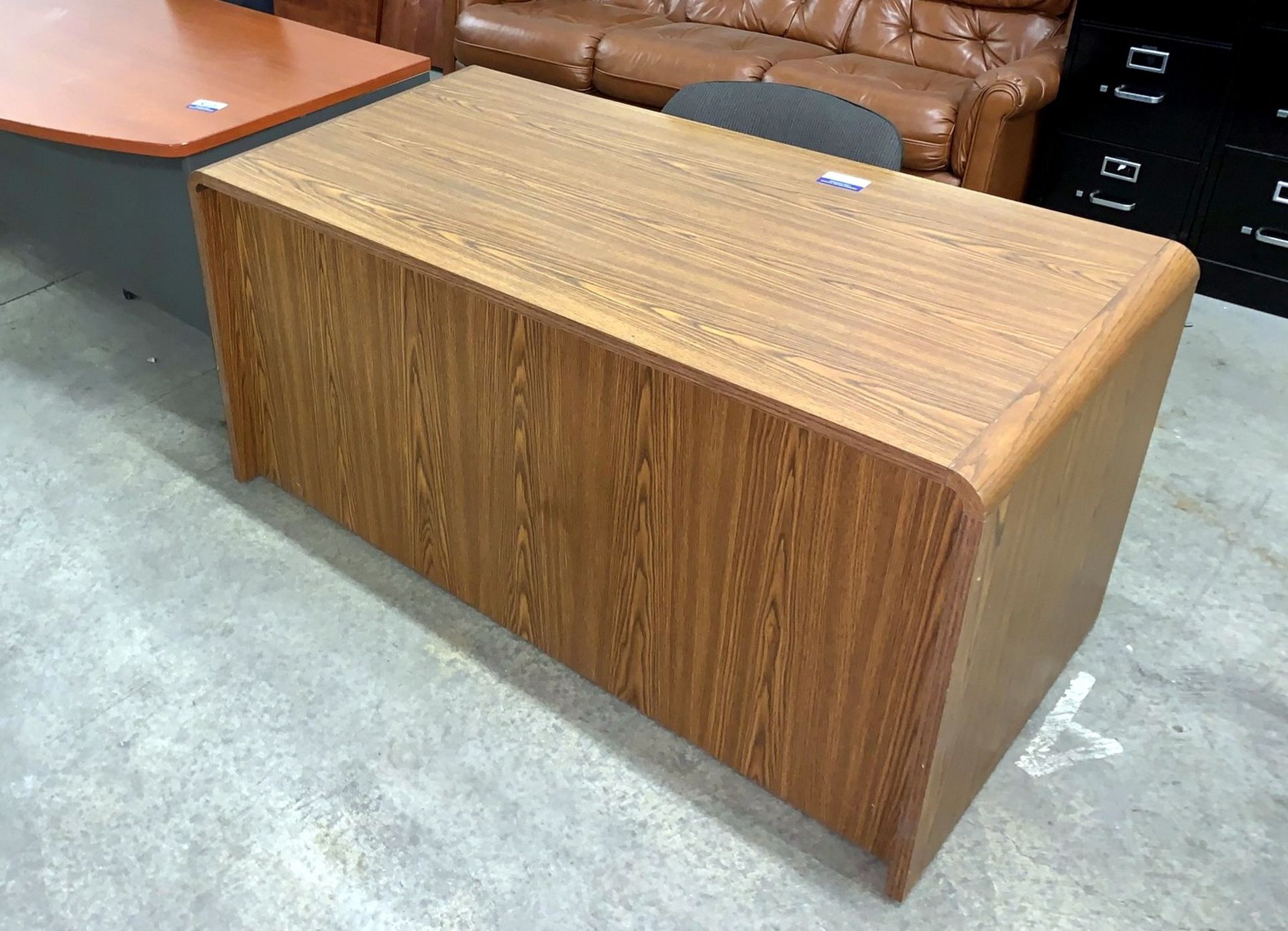 Desk with Chair (All Items MUST be Removed by Thursday, December 19, 2019. Buyer is Responsible