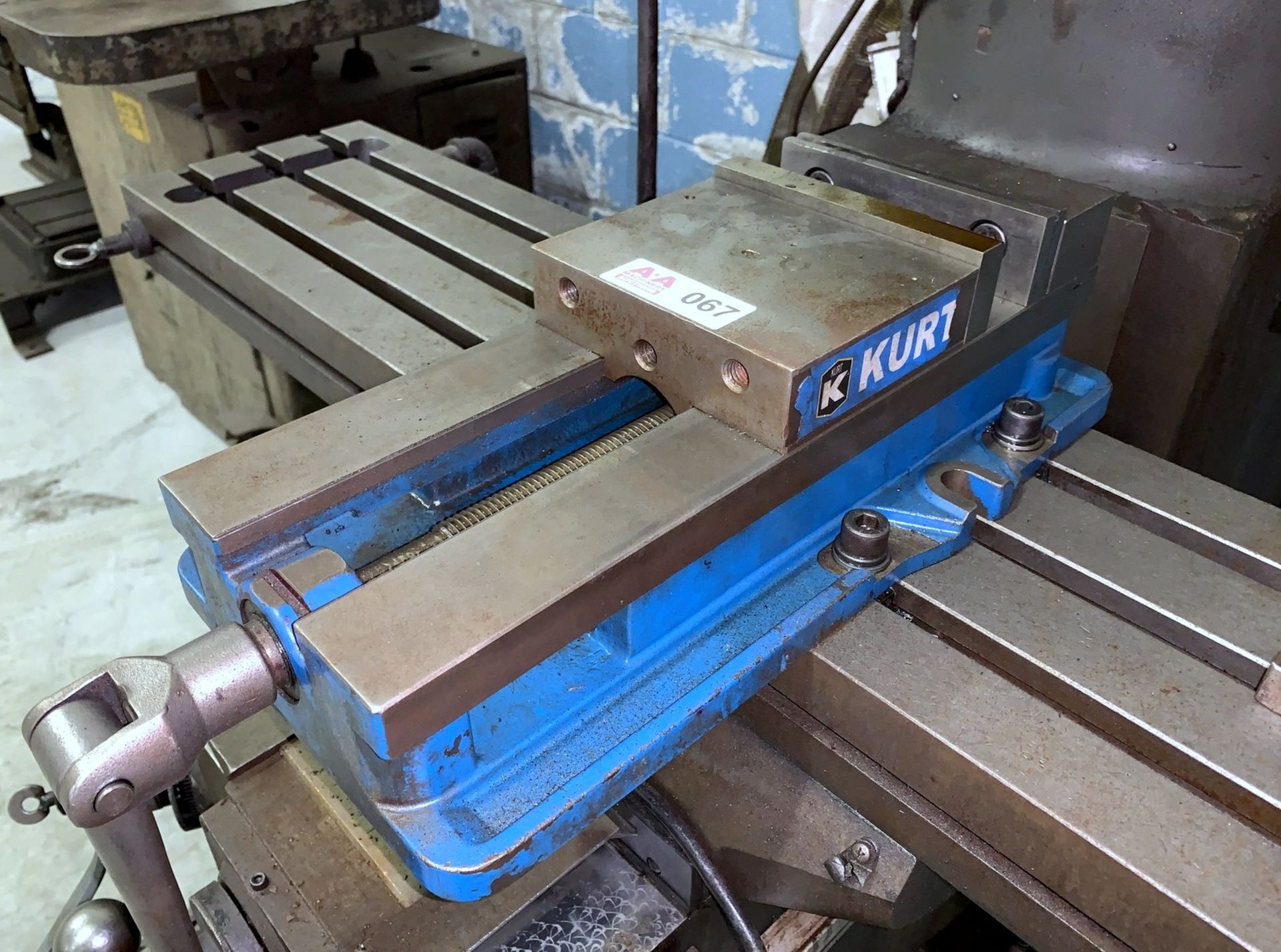 Kurt D688 Milling Machine Vise, 6" Jaws (All Items MUST be Removed by Thursday, December 19, 2019.