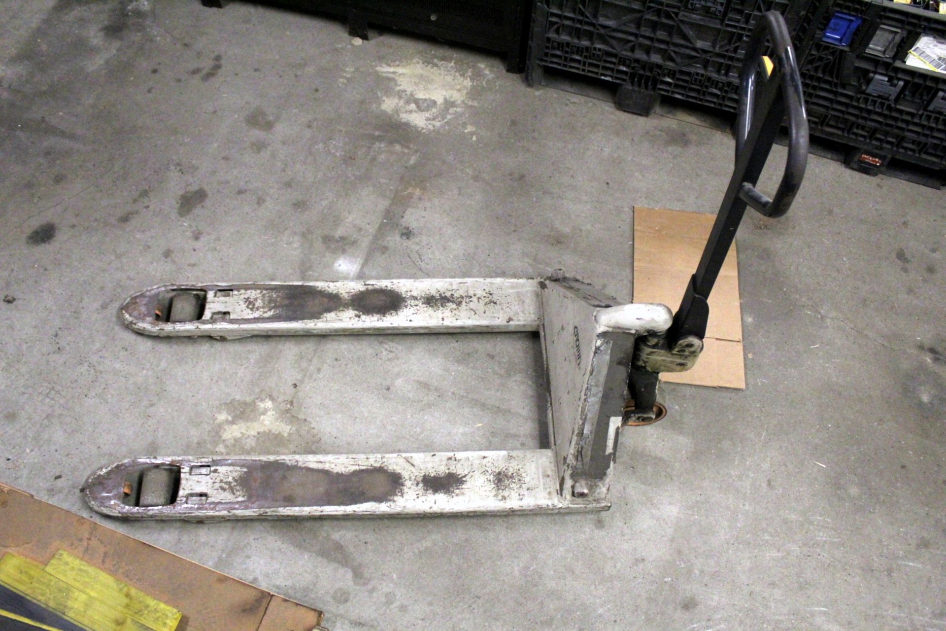 Crown Manual Pallet Jack (All Items MUST be Removed by Thursday, December 19, 2019. Buyer is