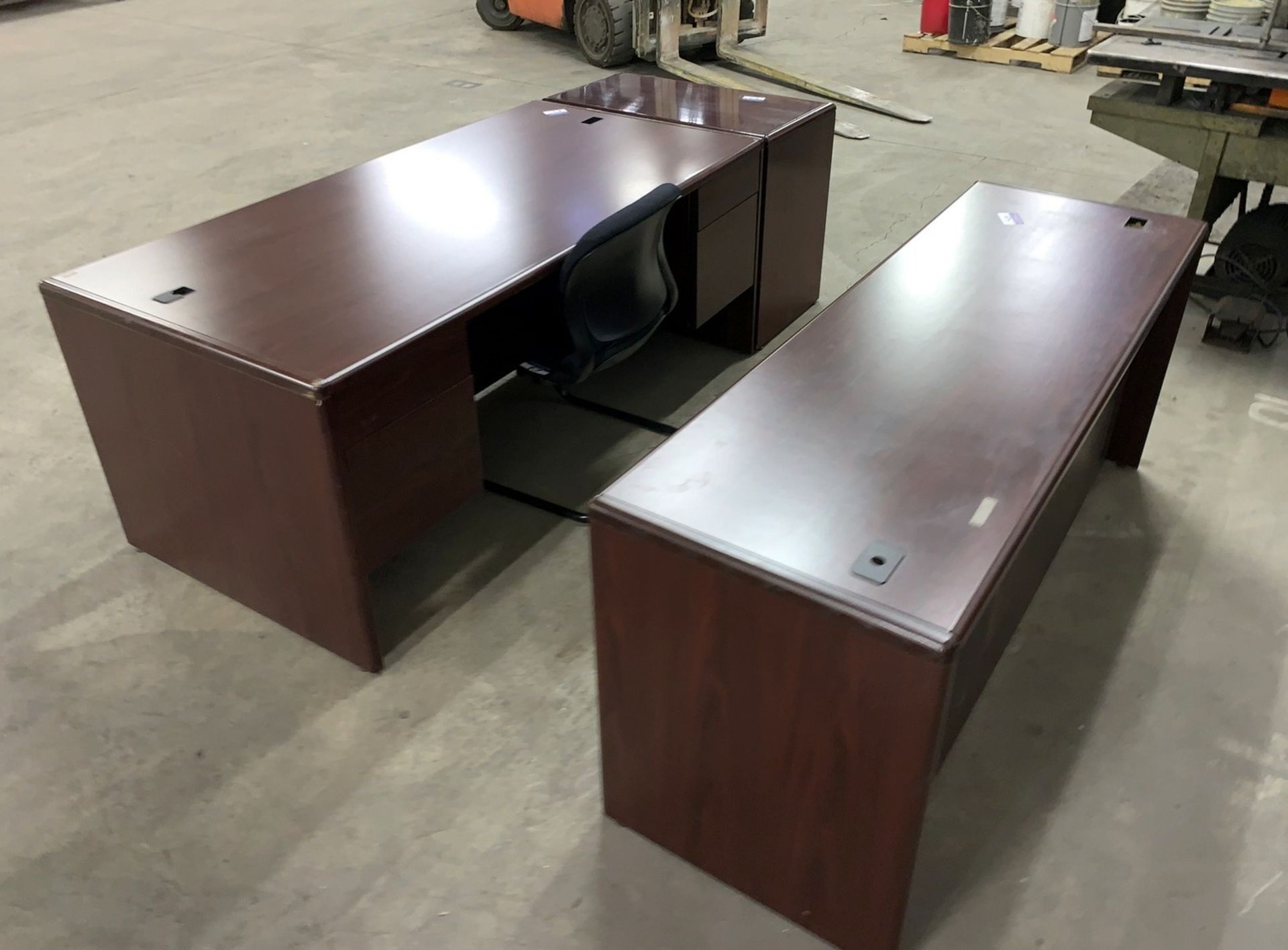 Office Furniture including Desk, Credenza, Laterial Filing Cabinet and Chair (All Items MUST be - Image 4 of 5