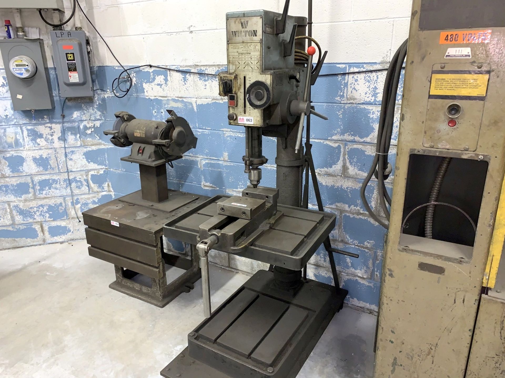 Wilton Mdl. 24513 Drill Press, Pedestal Mounted, 85 to 1460 RPM, 15" x 21" T-Slot Table with 1" Drip - Image 2 of 5