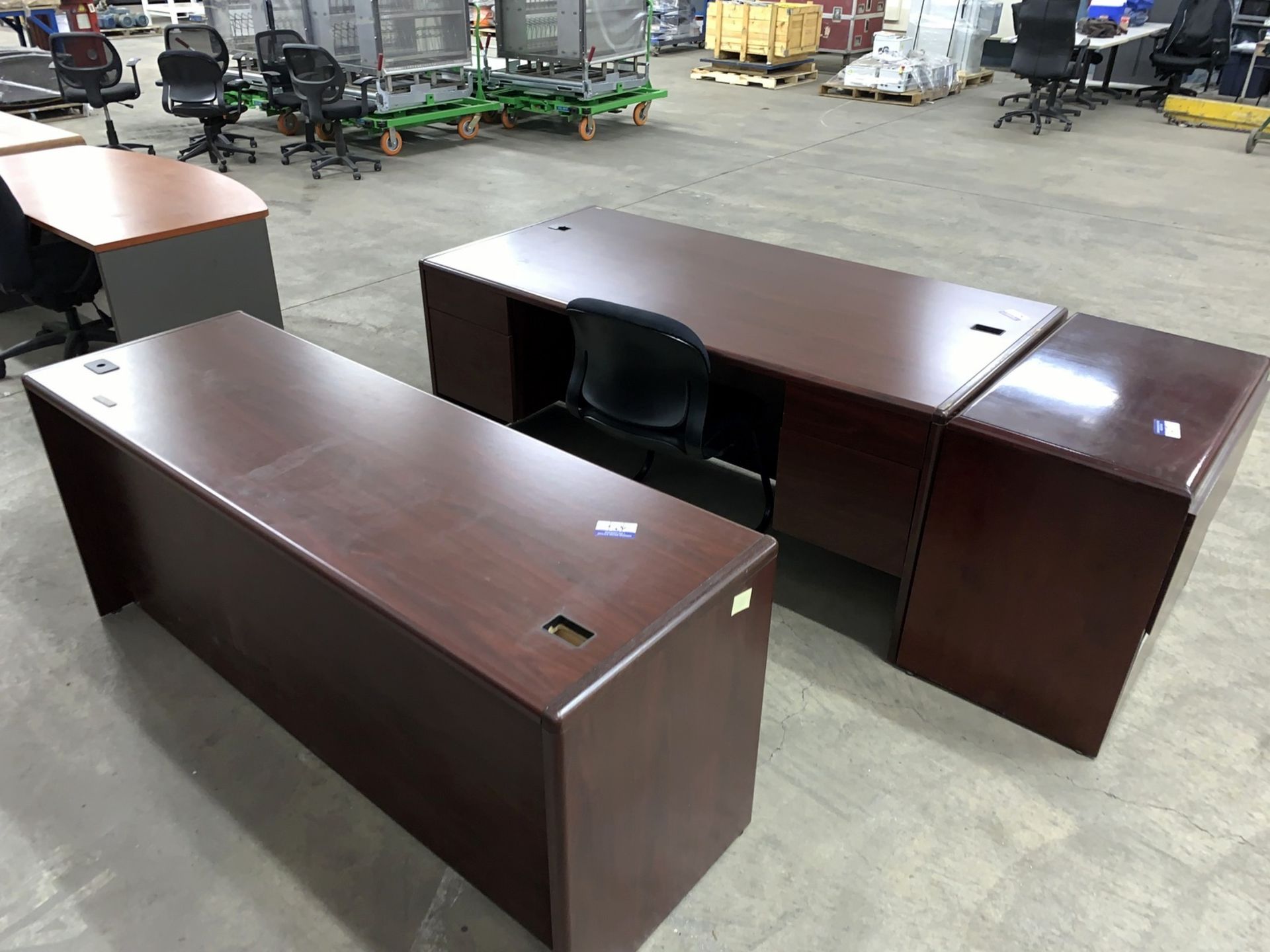 Office Furniture including Desk, Credenza, Laterial Filing Cabinet and Chair (All Items MUST be - Image 5 of 5