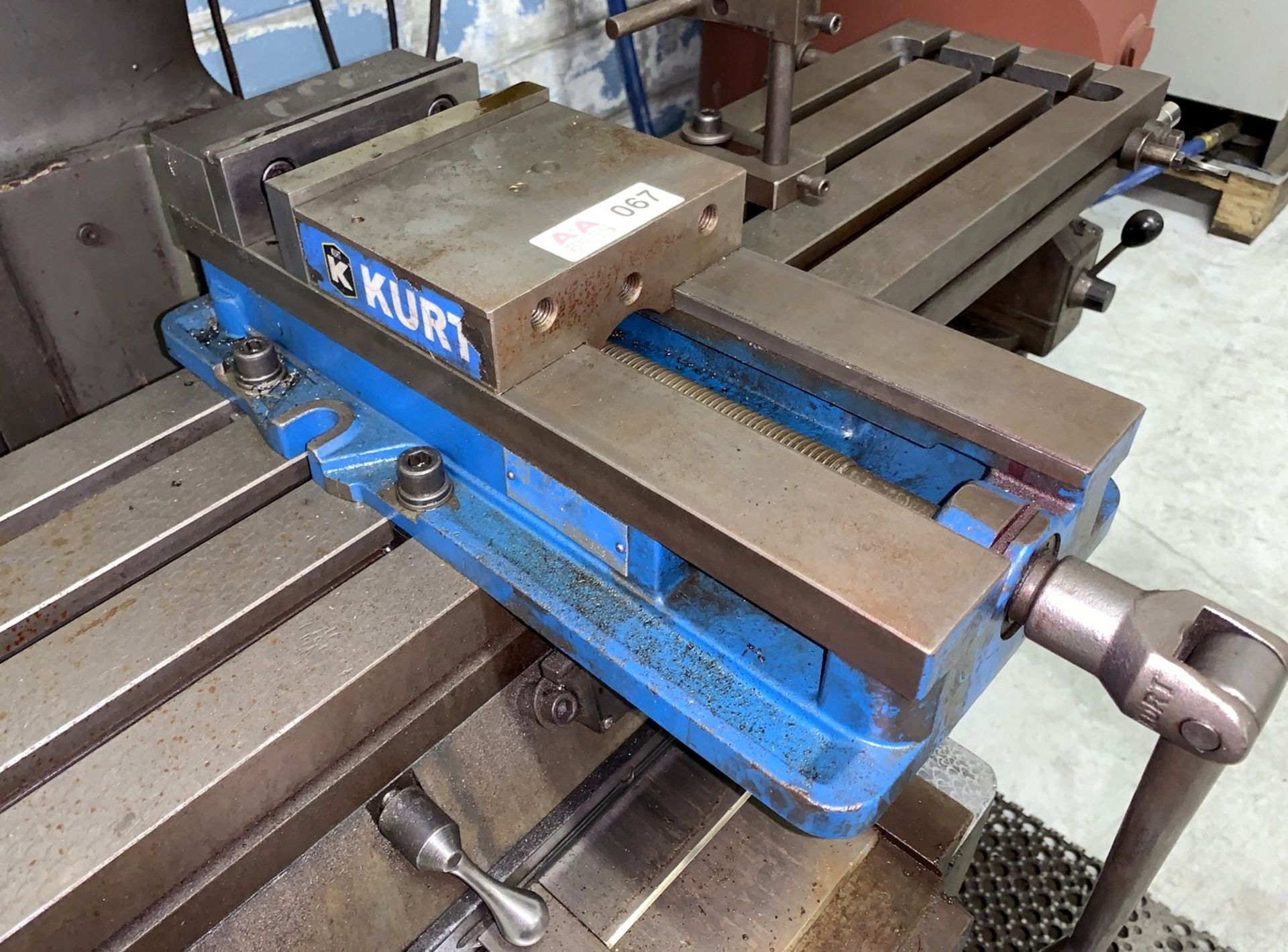 Kurt D688 Milling Machine Vise, 6" Jaws (All Items MUST be Removed by Thursday, December 19, 2019. - Image 2 of 3