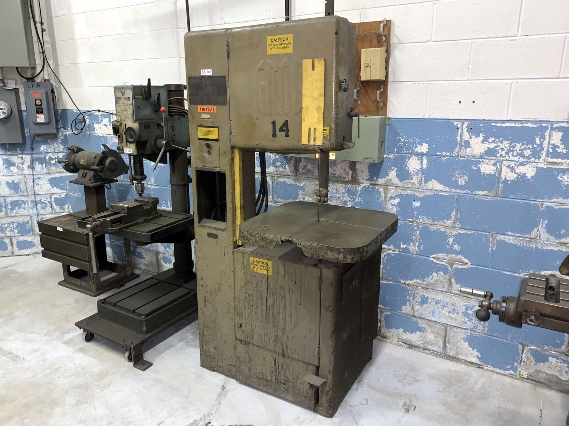 Grob Vertical Band Saw, Metal Cutting Type, 17-1/2" Throat, 24" x 24" Tilting Table (NOTE: Blade