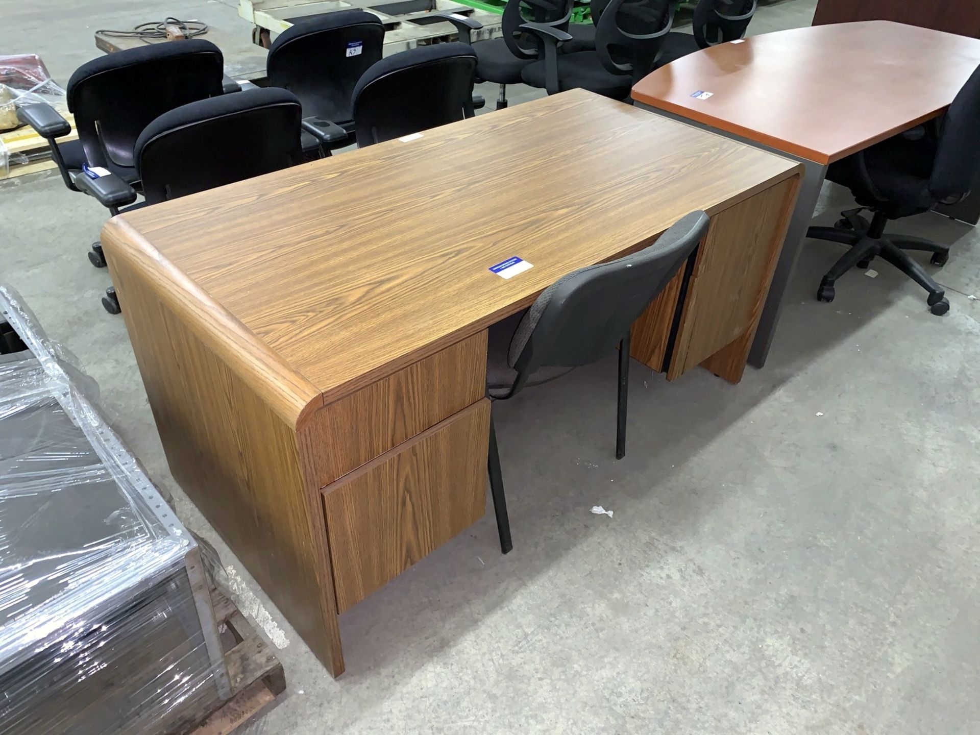 Desk with Chair (All Items MUST be Removed by Thursday, December 19, 2019. Buyer is Responsible - Image 3 of 3