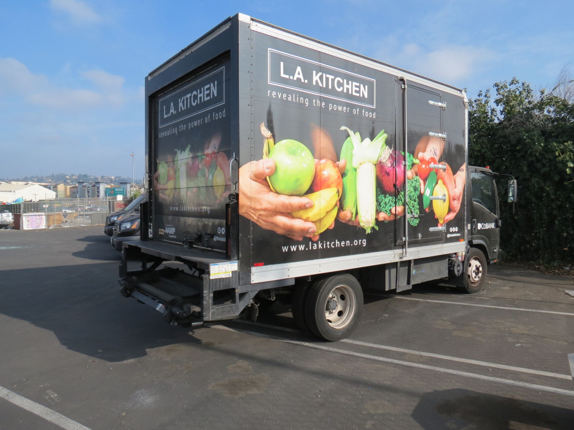 2012, ISUZU REFRIGERATED BOX TRUCK, 16' BOX, LIFTGATE, SIDE DOOR, 102,800 MILES,CNG FUEL - Image 6 of 8