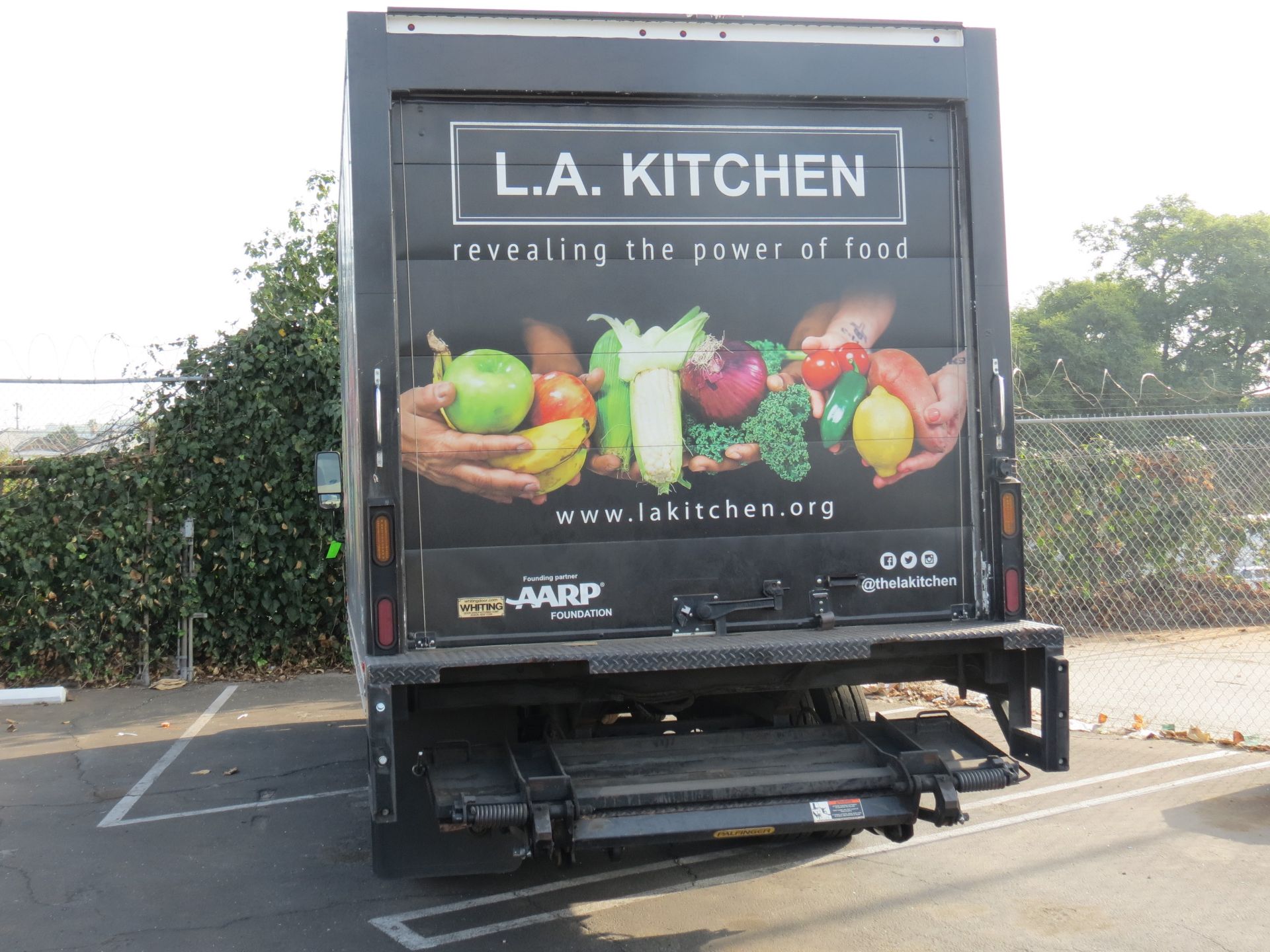 2012, ISUZU REFRIGERATED BOX TRUCK, 16' BOX, LIFTGATE, SIDE DOOR, 102,800 MILES,CNG FUEL - Image 4 of 8