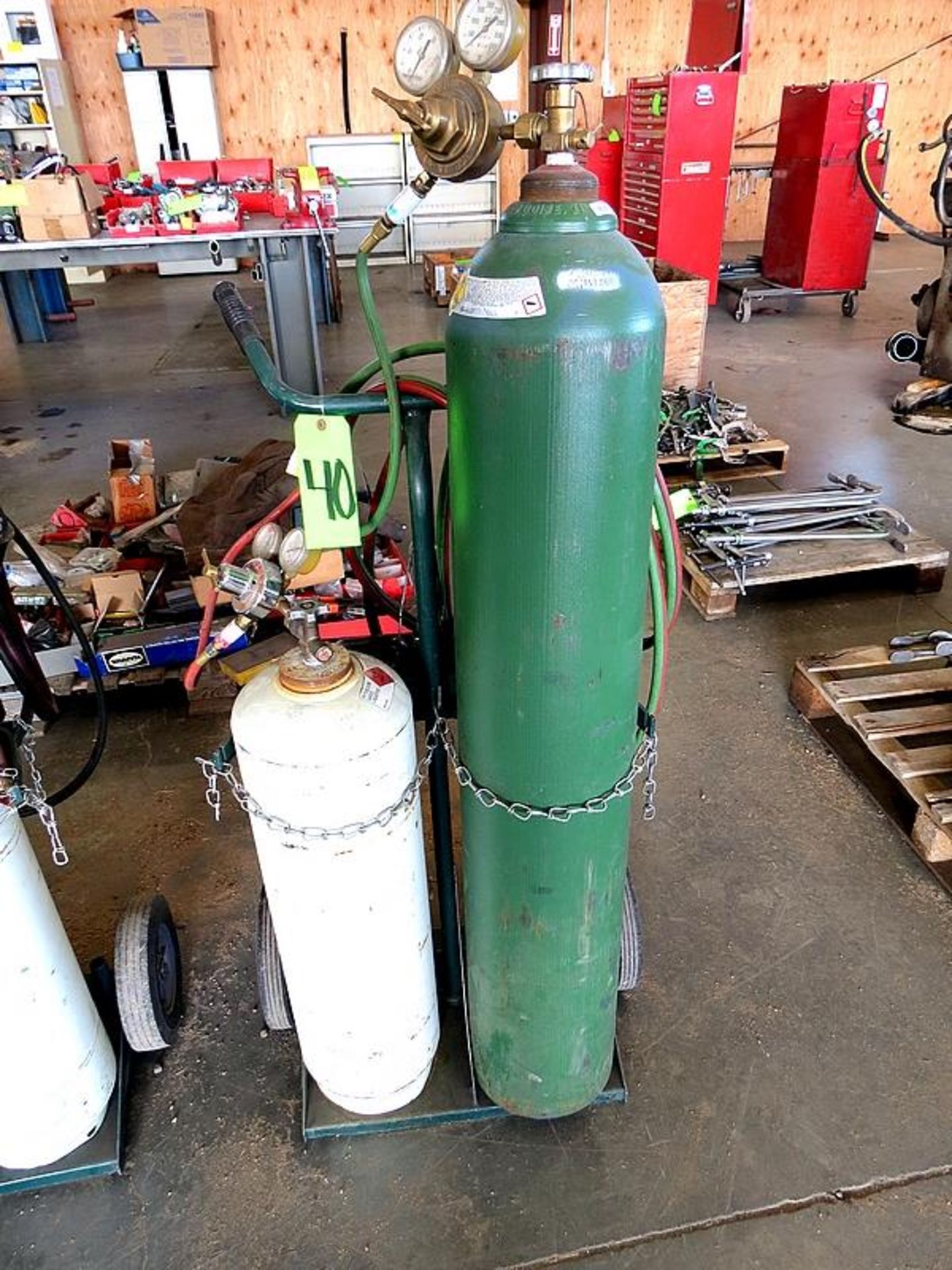 NORCO ACETYLENE AND OXYGEN TANK SET ON CART