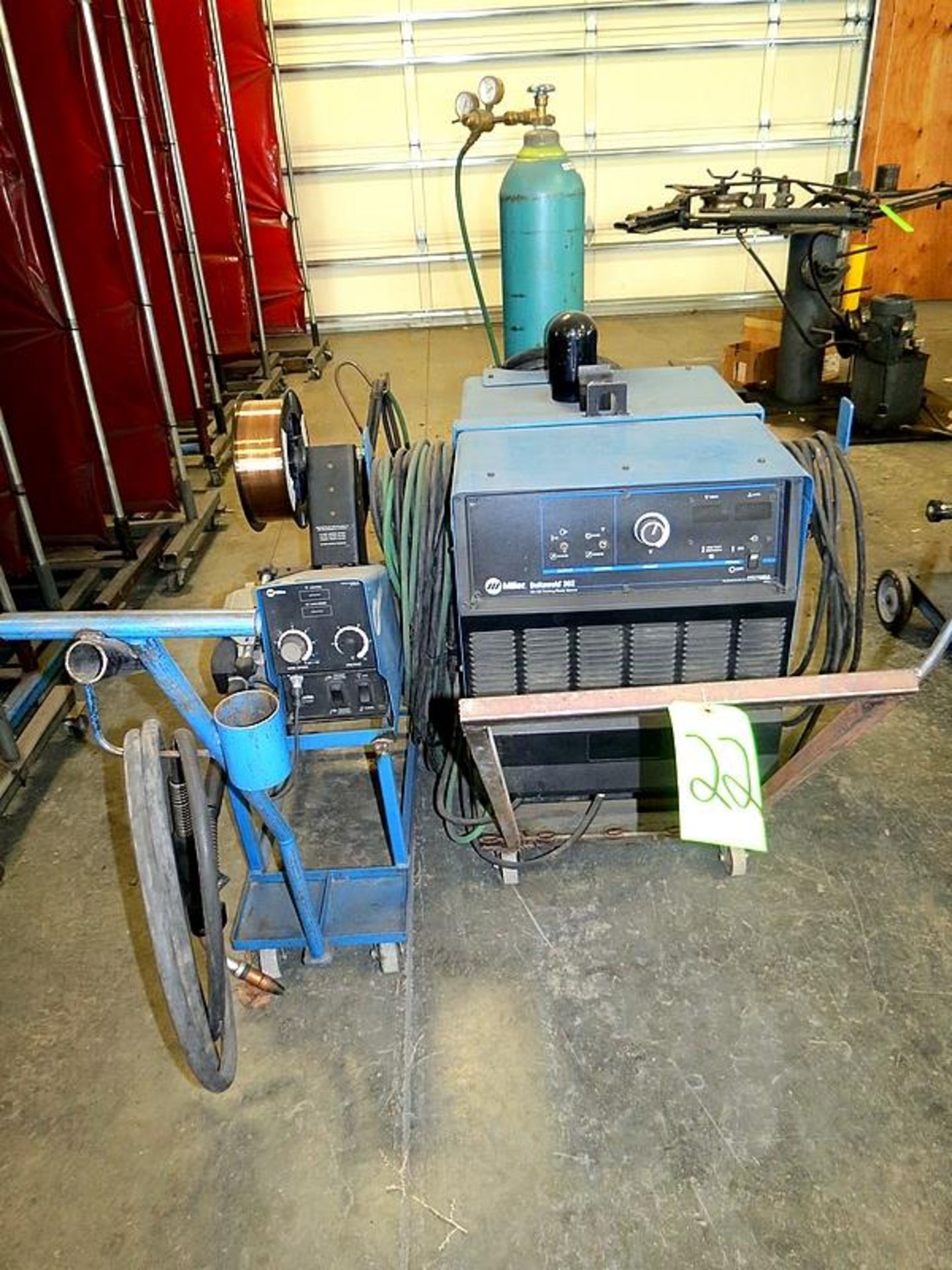 MILLER DELTA WELD 302 CV-DC WELDER WITH 70 SERIES WIRE FEED AND CYLINDER - Image 5 of 5