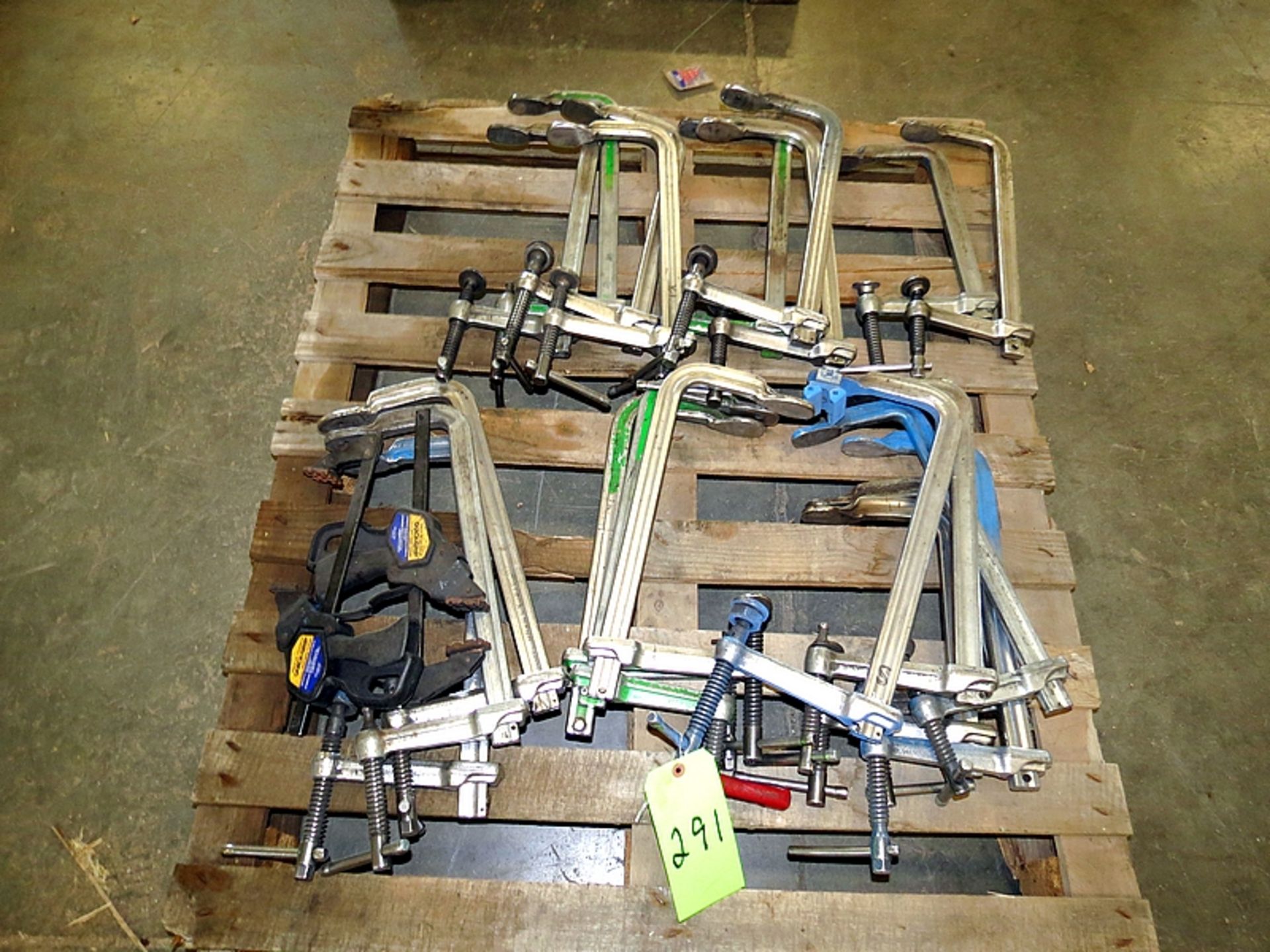 PALLET OF ASSORTED MEDIUM TO SMALL SLIDING CLAMPS