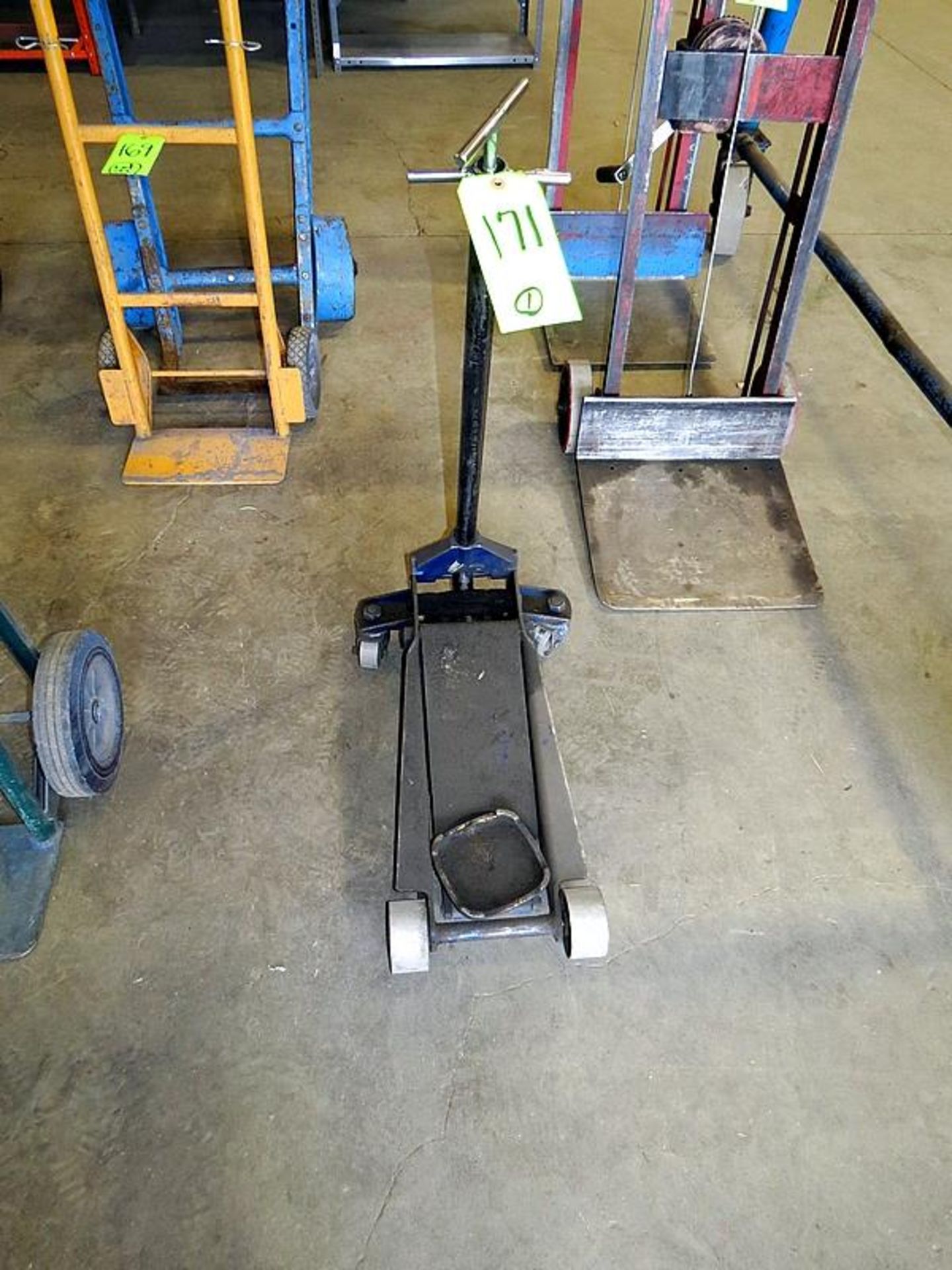 MOBILE FLOOR JACK