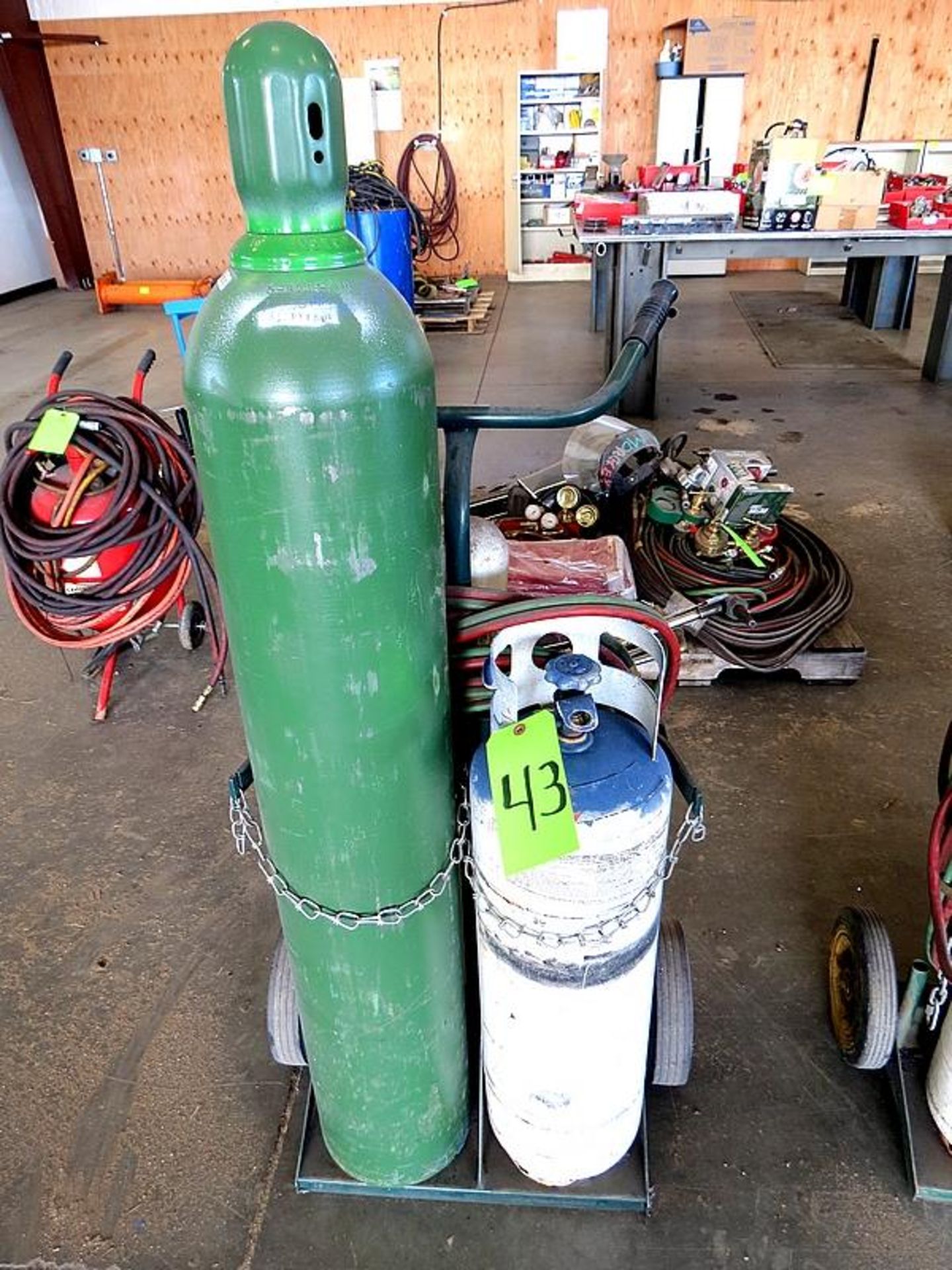 NORCO ACETYLENE AND OXYGEN TANK SET ON CART