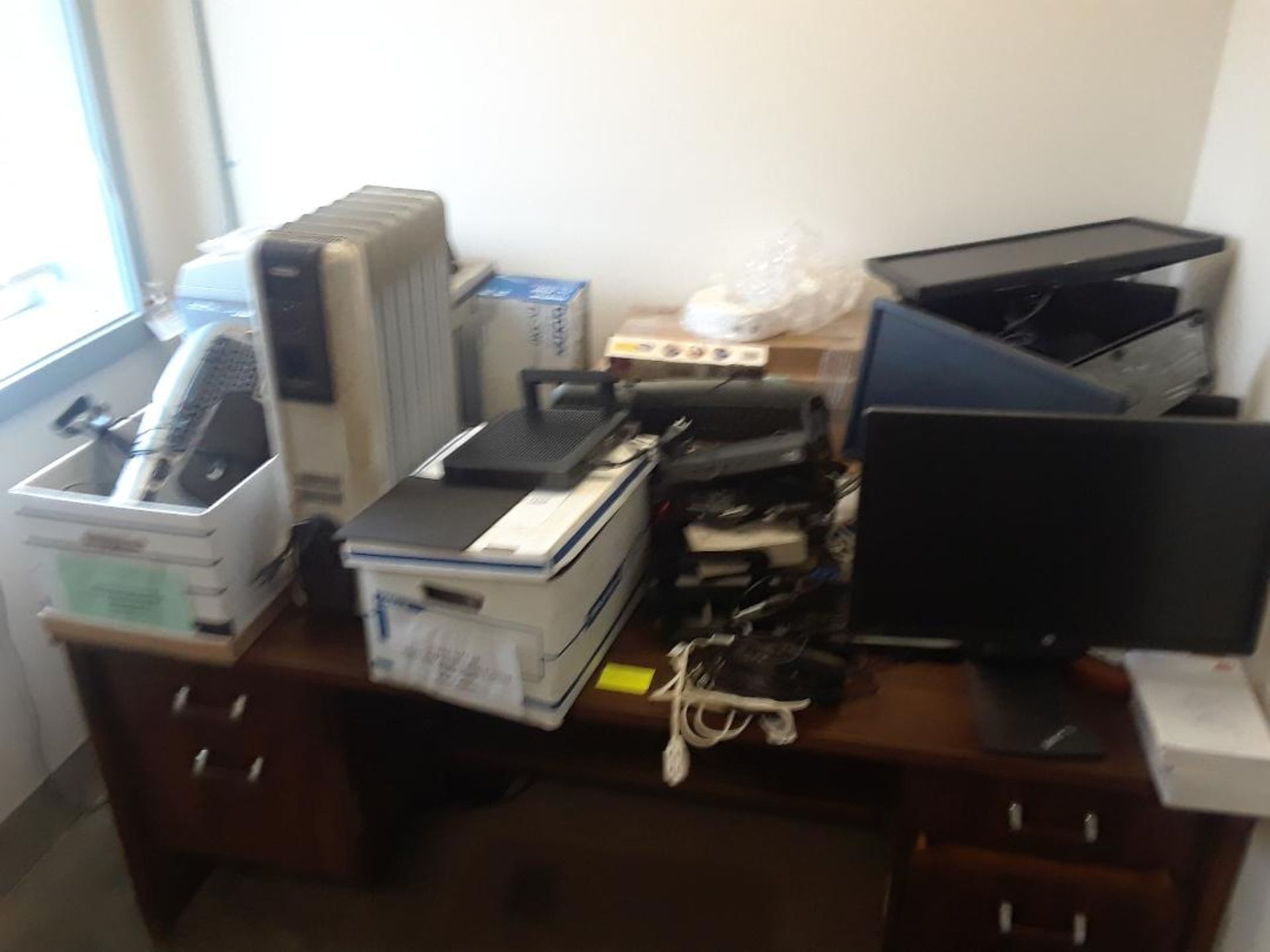 LOT OFFICE FURNITURE & EQUIPMENT CONTENTS OF ROOM DESK, CHAIRS, & MONITORS