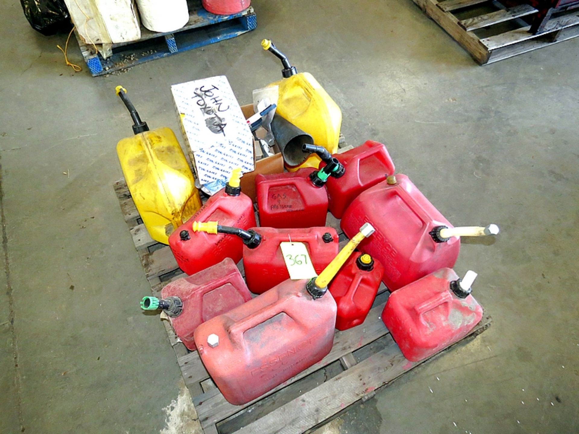 PALLET OF ASSORTED PLASTIC GAS CANS