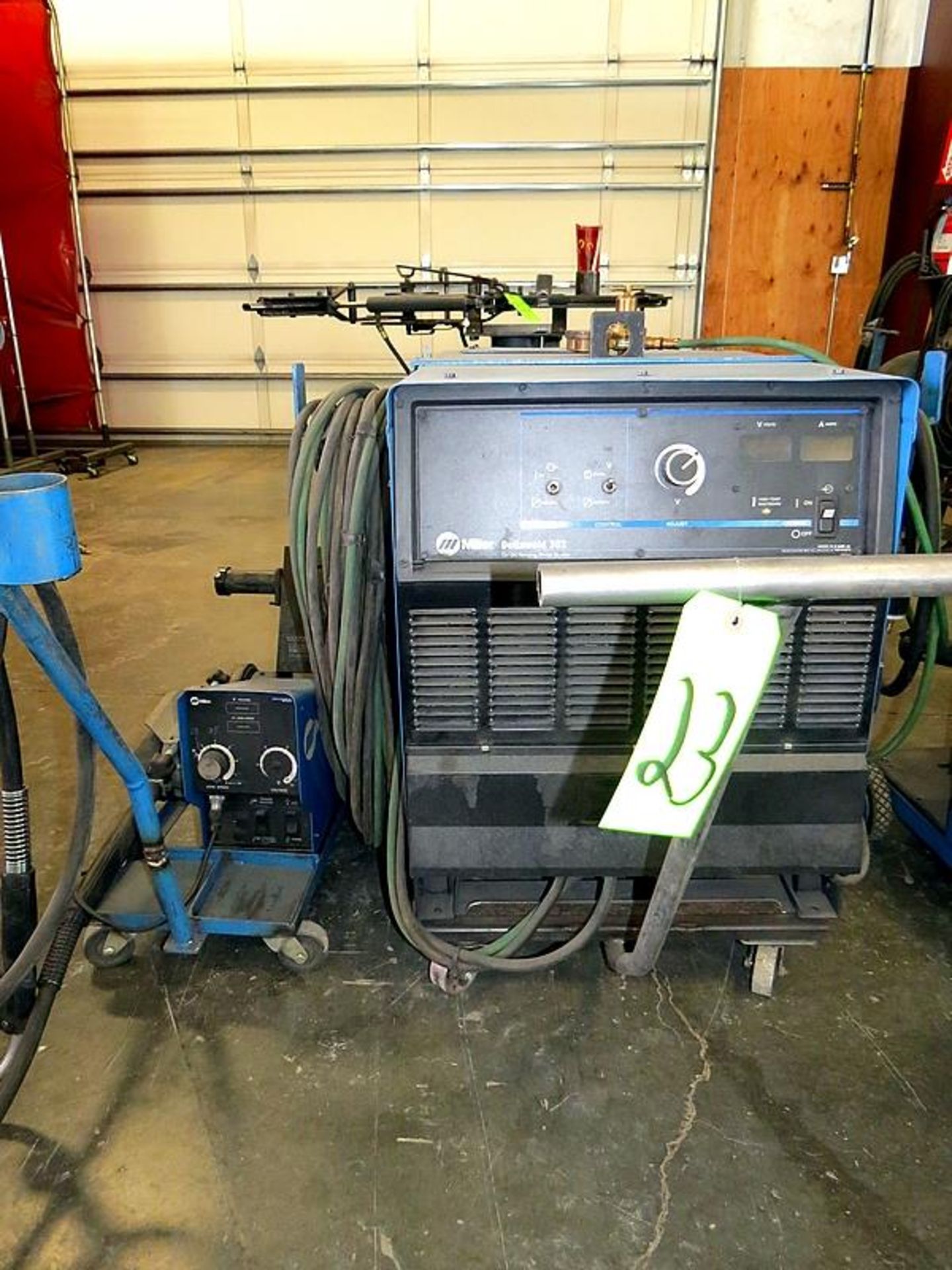 MILLER DELTA WELD 302 CV-DC WELDER WITH 70 SERIES WIRE FEED