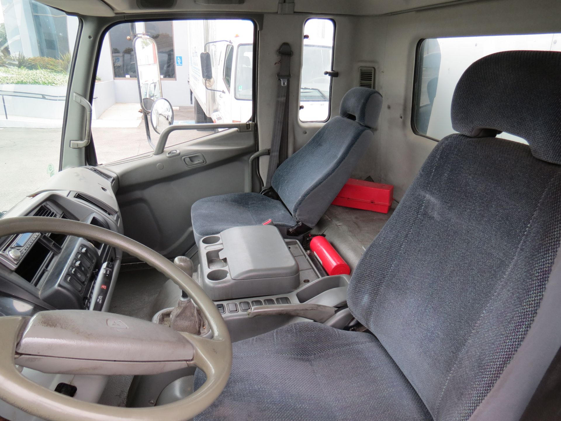 2007 Mitsubishi Fuso 28' FM-260 Box Truck W/Lift Gate, Manual Transmission, #123, VIN: - Image 8 of 11