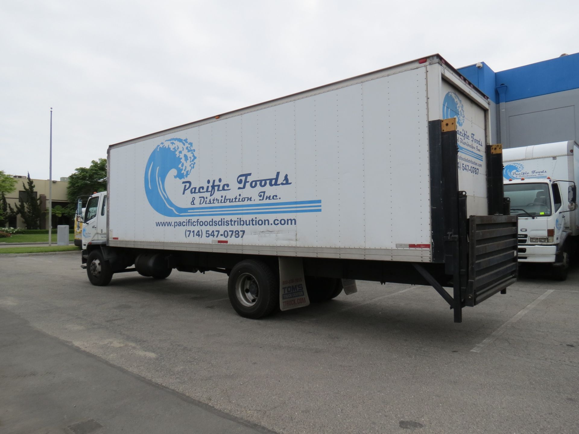 2007 Mitsubishi Fuso 28' FM-260 Box Truck W/Lift Gate, Manual Transmission, #126, VIN: - Image 5 of 10