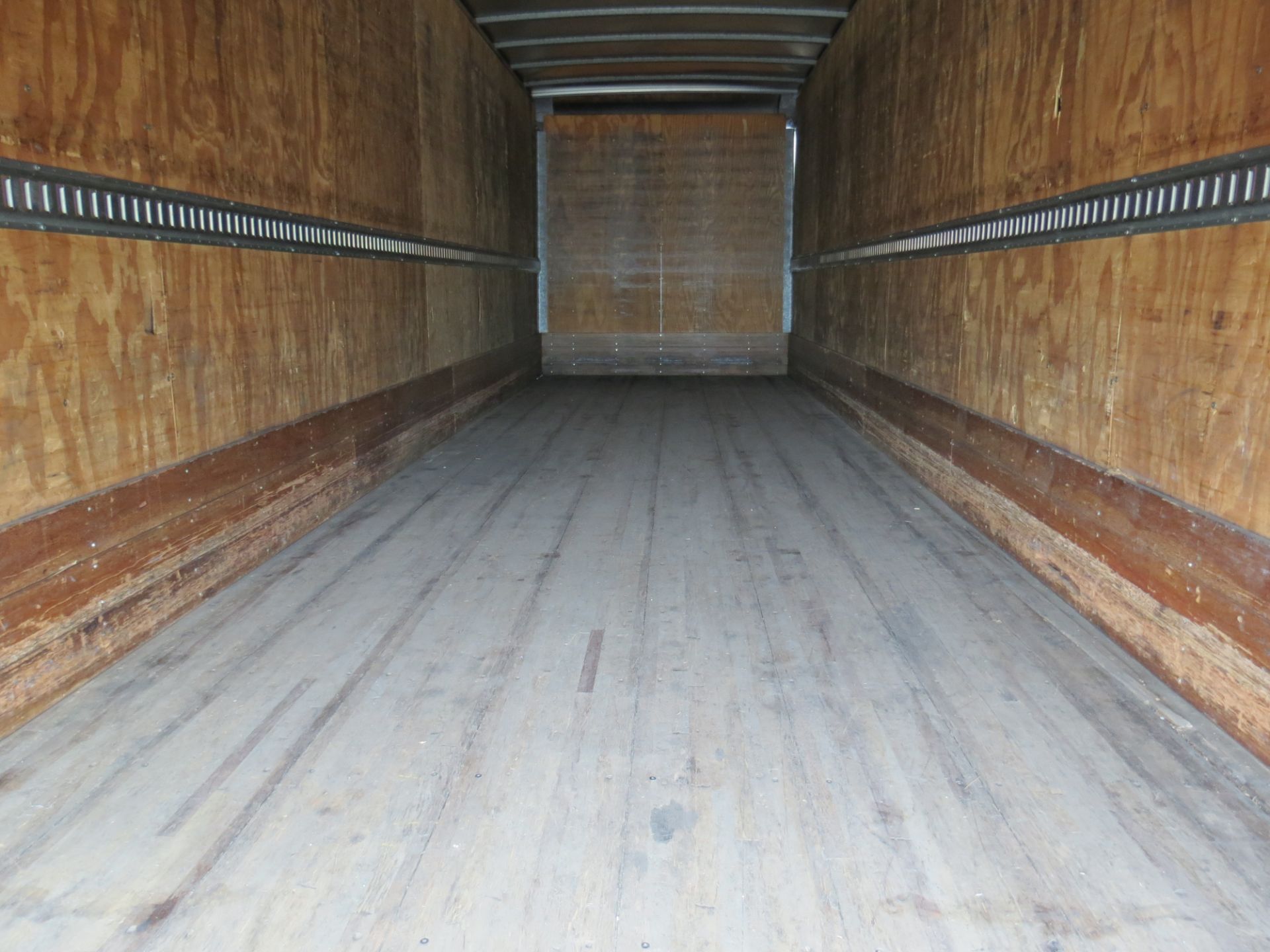 2007 Mitsubishi Fuso 28' FM-260 Box Truck W/Lift Gate, Manual Transmission, #123, VIN: - Image 7 of 11