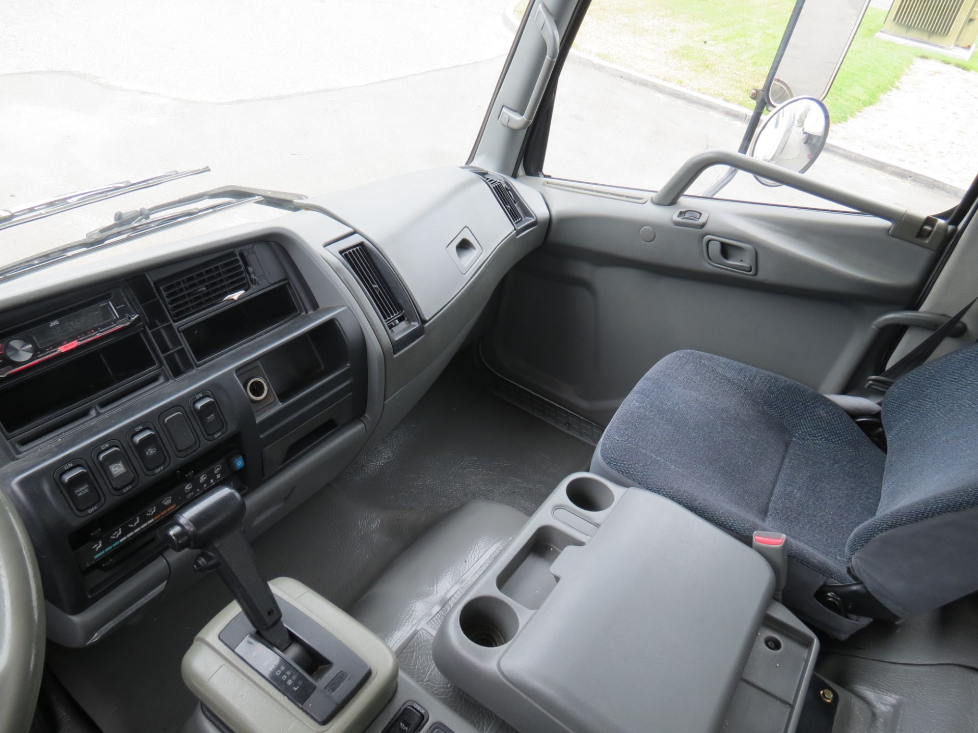 2007 Mitsubishi Fuso 24' FM-260 Box Truck W/Lift Gate, Automatic Transmission, #112, VIN: - Image 8 of 10