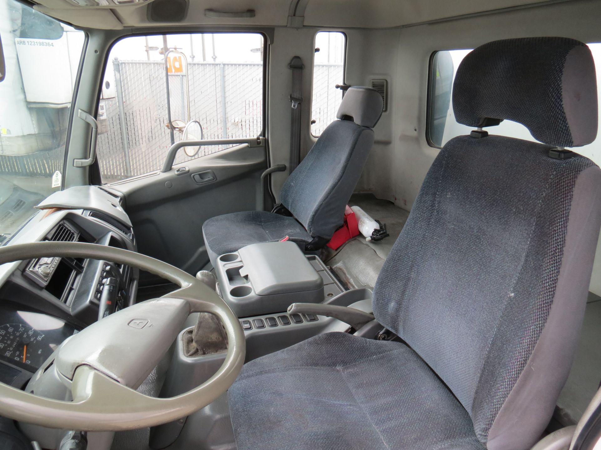 2007 Mitsubishi Fuso 28' FM-260 Box Truck W/Lift Gate, Manual Transmission, #103, VIN: - Image 7 of 10