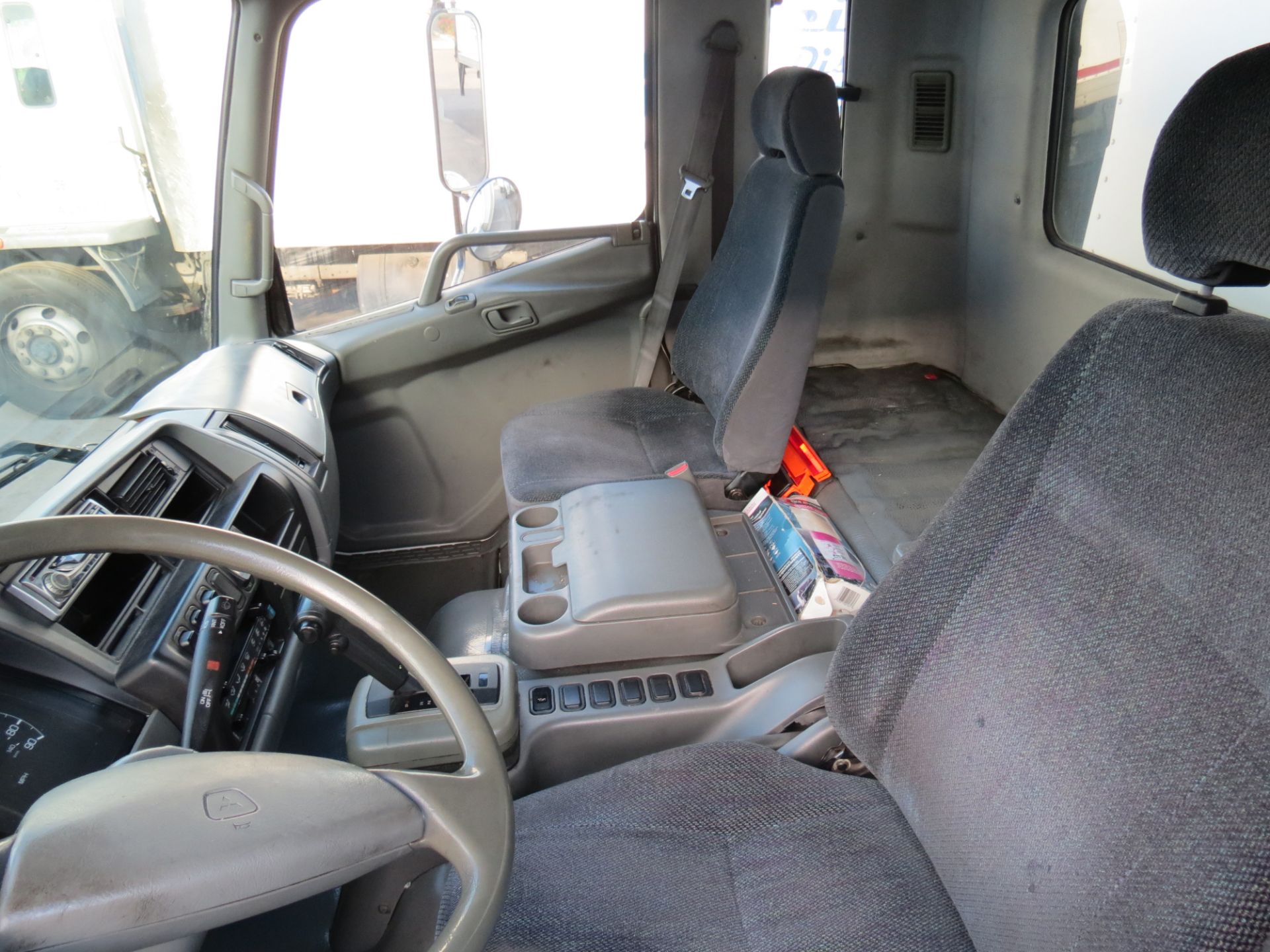 2007 Mitsubishi Fuso 24' FM-260 Box Truck W/Lift Gate, Automatic Transmission, #125, VIN: - Image 8 of 10