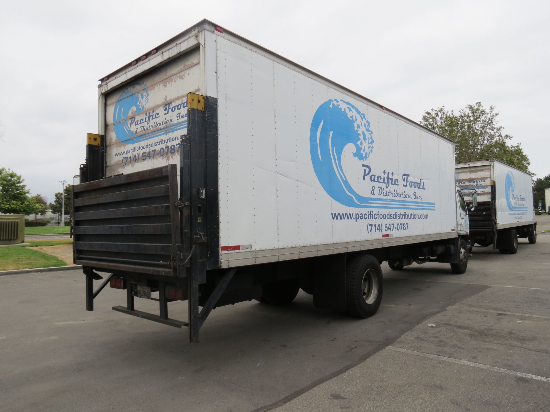 2007 Mitsubishi Fuso 28' FM-260 Box Truck W/Lift Gate, Manual Transmission, #121, VIN: - Image 5 of 10