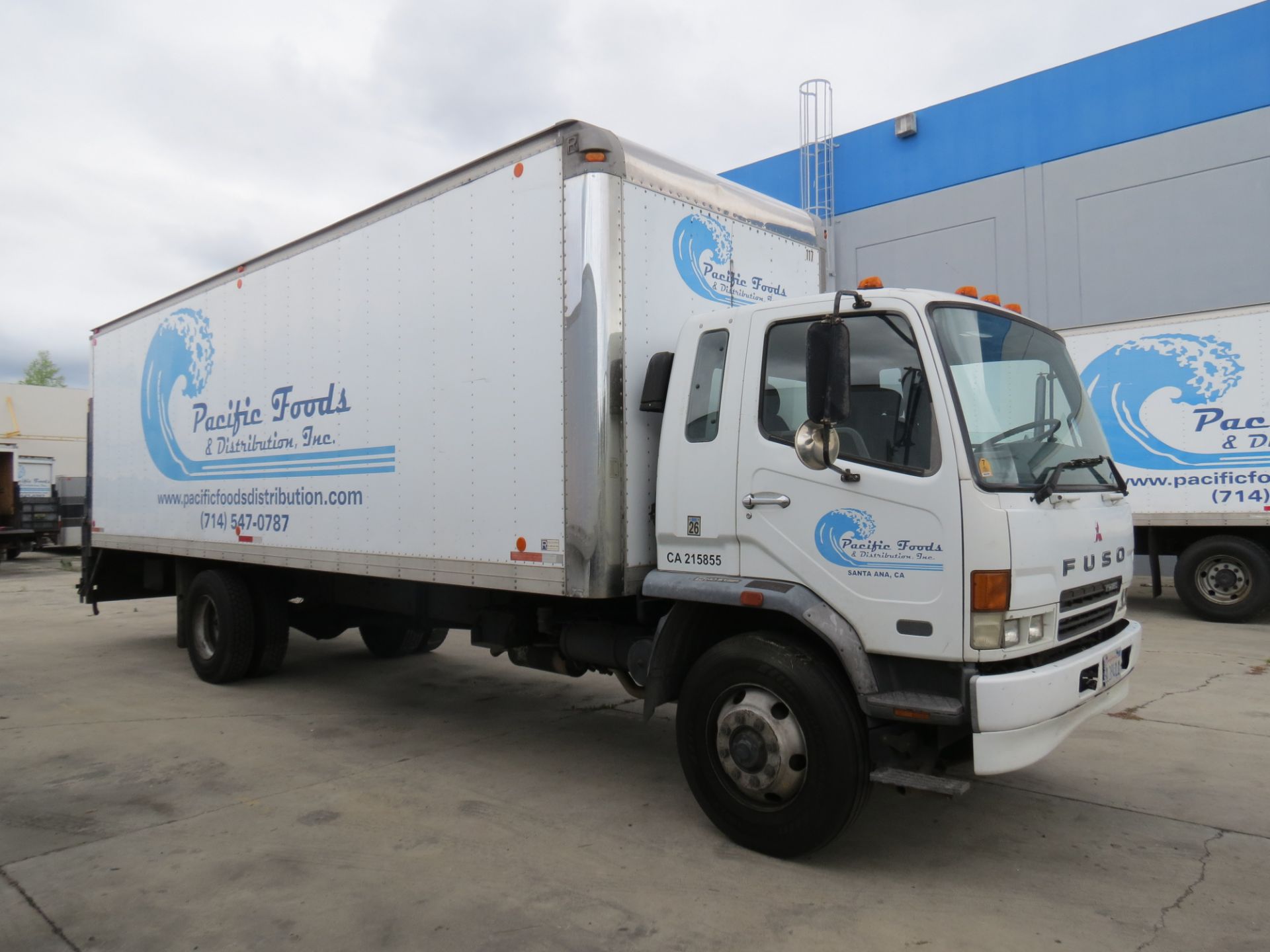 2007 Mitsubishi Fuso 28' FM-260 Box Truck W/Lift Gate, Manual Transmission, #117, VIN: - Image 3 of 10