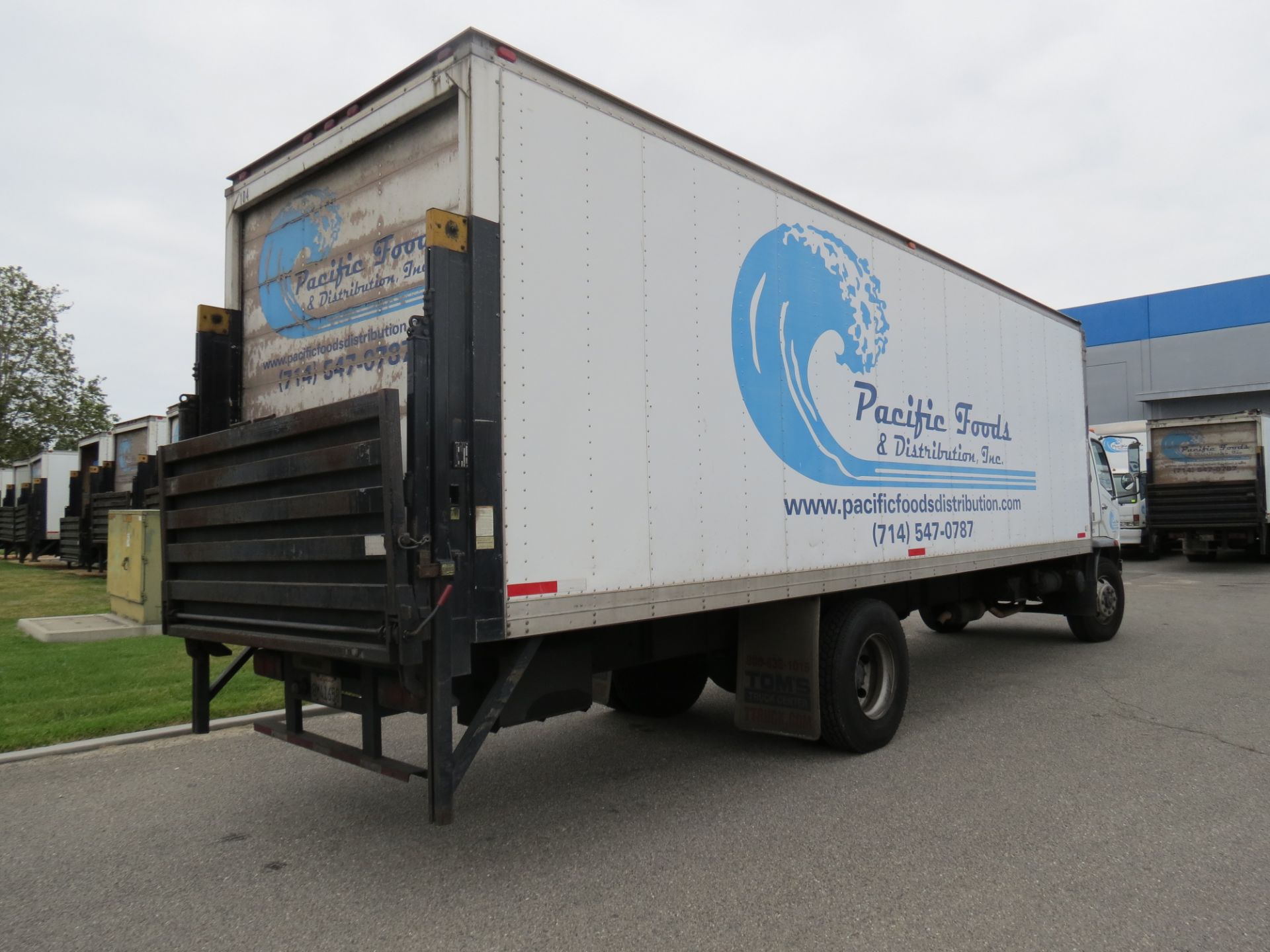 2007 Mitsubishi Fuso 28' FM-260 Box Truck W/Lift Gate, Manual Transmission, #104, VIN: - Image 5 of 11