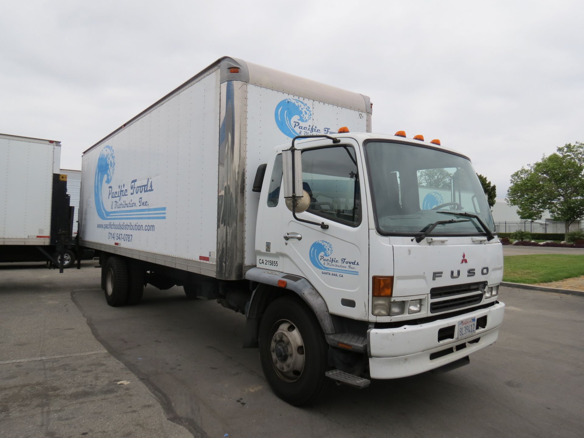 2007 Mitsubishi Fuso 28' FM-260 Box Truck W/Lift Gate, Manual Transmission, #121, VIN: - Image 2 of 10