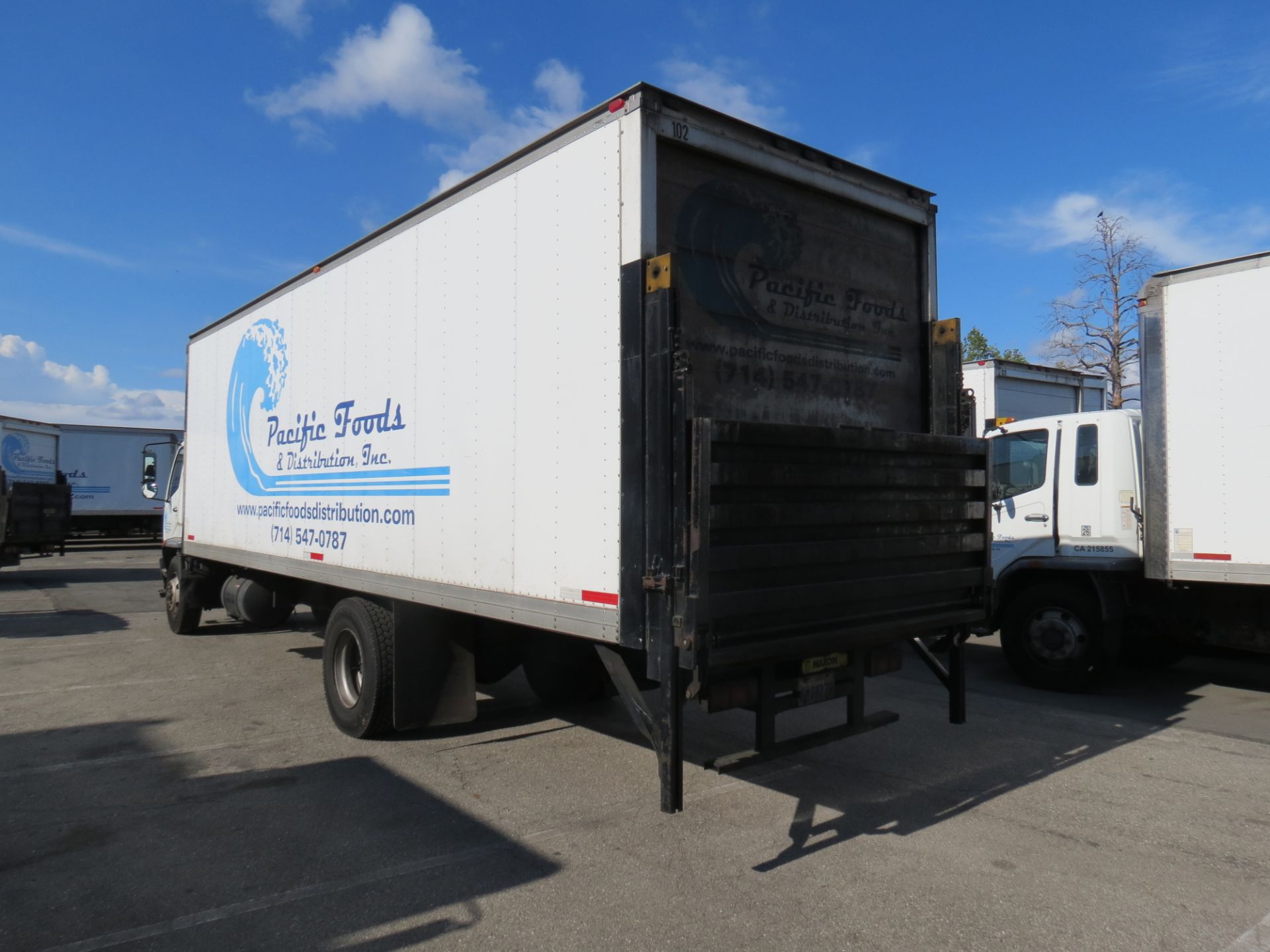 2007 Mitsubishi Fuso 28' FM-260 Box Truck W/Lift Gate, Manual Transmission, #102, VIN: - Image 4 of 10