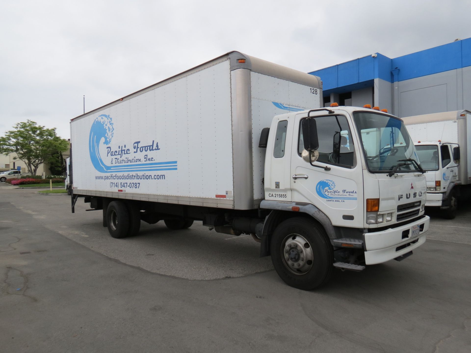 2007 Mitsubishi Fuso 28' FM-260 Box Truck W/Lift Gate, Manual Transmission, #128, VIN: - Image 2 of 10