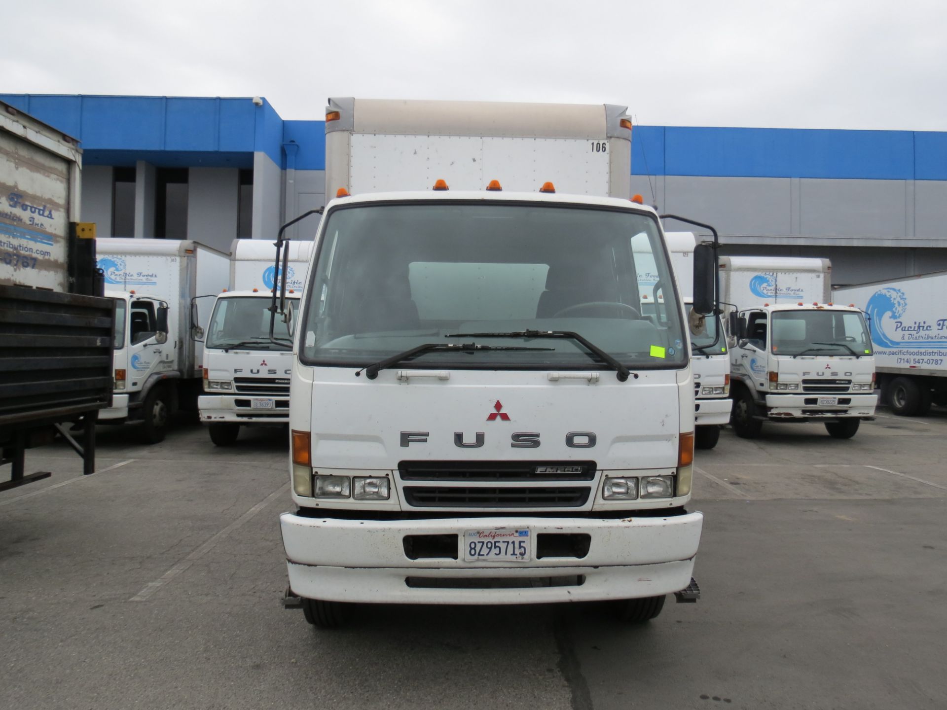 2007 Mitsubishi Fuso 28' FM-260 Box Truck W/Lift Gate, Manual Transmission, #106, VIV: