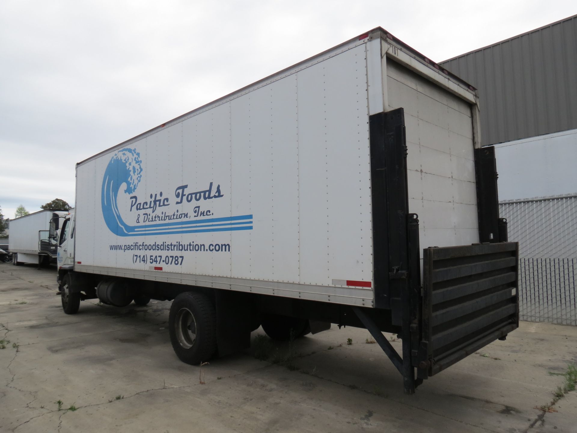 2007 Mitsubishi Fuso 28' FM-260 Box Truck W/Lift Gate, Manual Transmission, #101, VIN: - Image 5 of 10