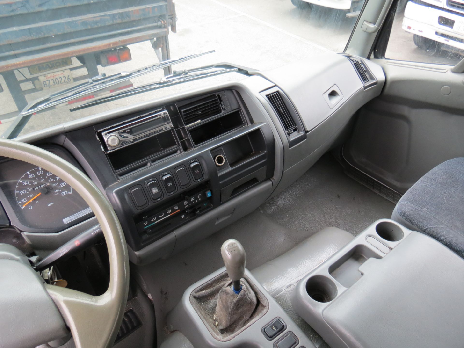 2007 Mitsubishi Fuso 28' FM-260 Box Truck W/Lift Gate, Manual Transmission, #121, VIN: - Image 8 of 10