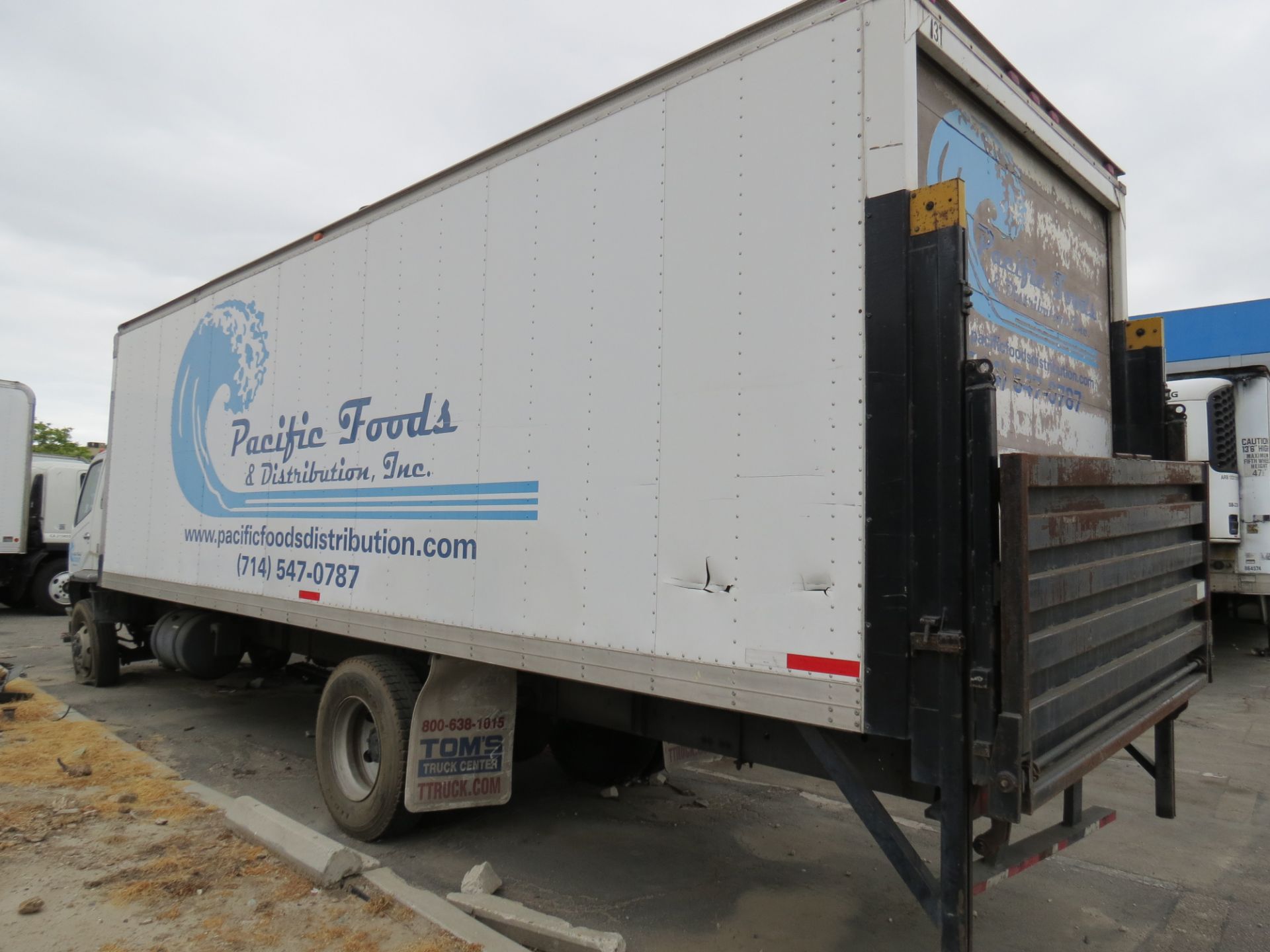 2007 Mitsubishi Fuso 28' FM-260 Box Truck W/Lift Gate, Automatic #131, NO TRANSMISSION, PARTS - Image 3 of 12