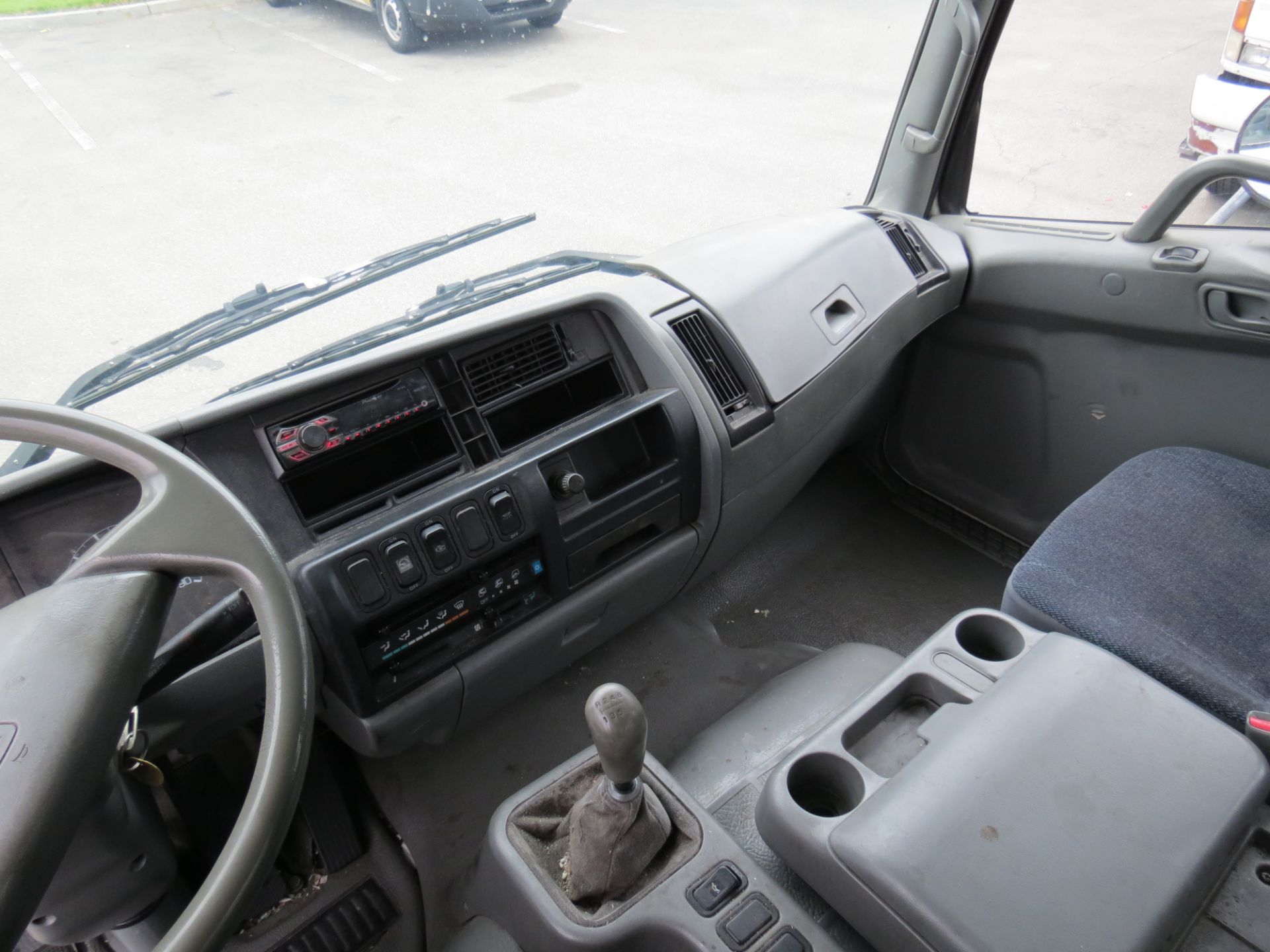 2007 Mitsubishi Fuso 28' FM-260 Box Truck W/Lift Gate, Manual Transmission, #126, VIN: - Image 8 of 10