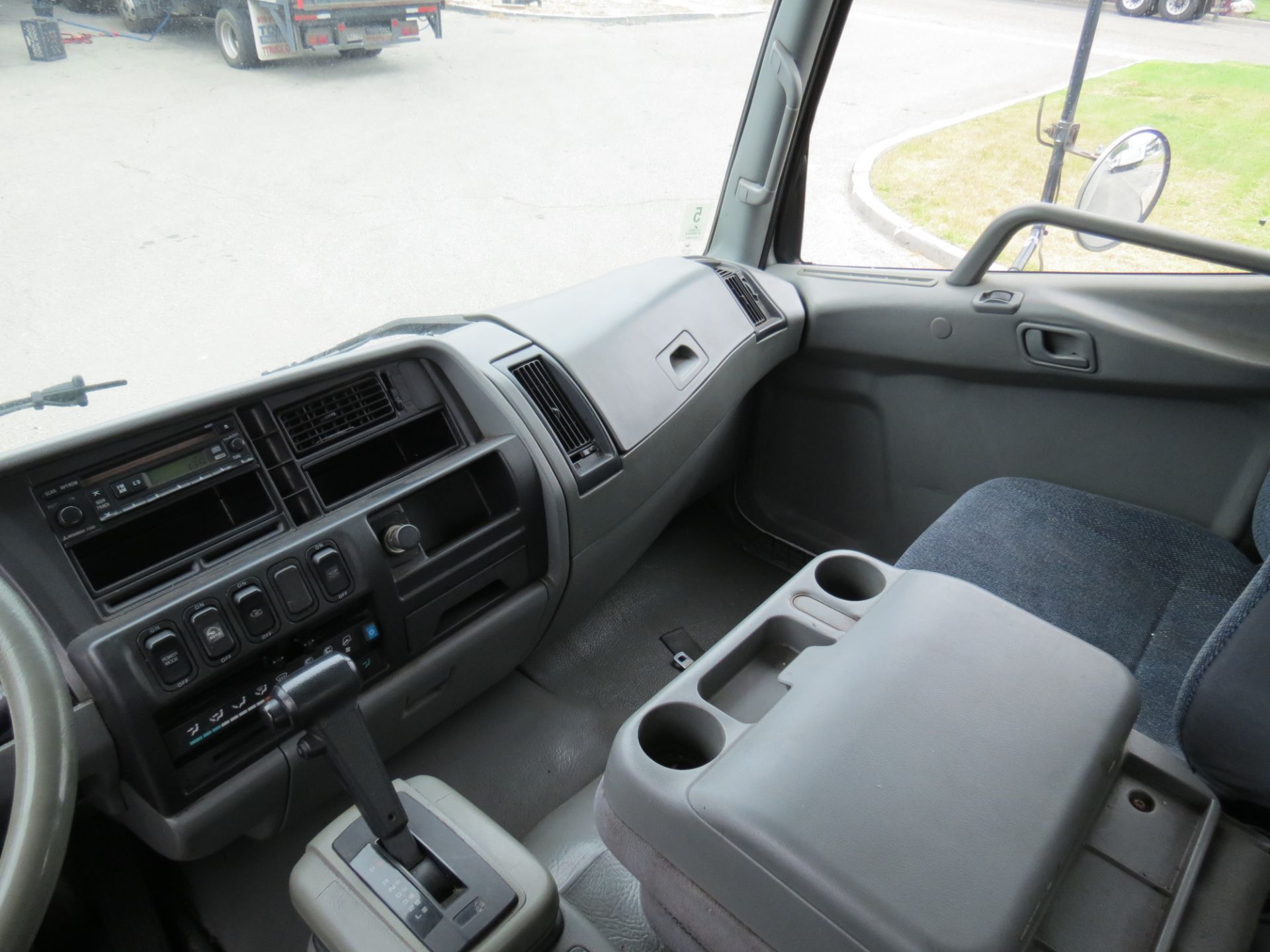 2007 Mitsubishi Fuso 24' FM-260 Box Truck W/Lift Gate, Automatic Transmission, #138, VIN: - Image 9 of 11