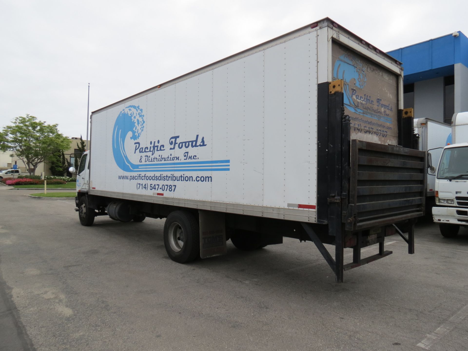 2007 Mitsubishi Fuso 28' FM-260 Box Truck W/Lift Gate, Manual Transmission, #116, VIN: - Image 5 of 10