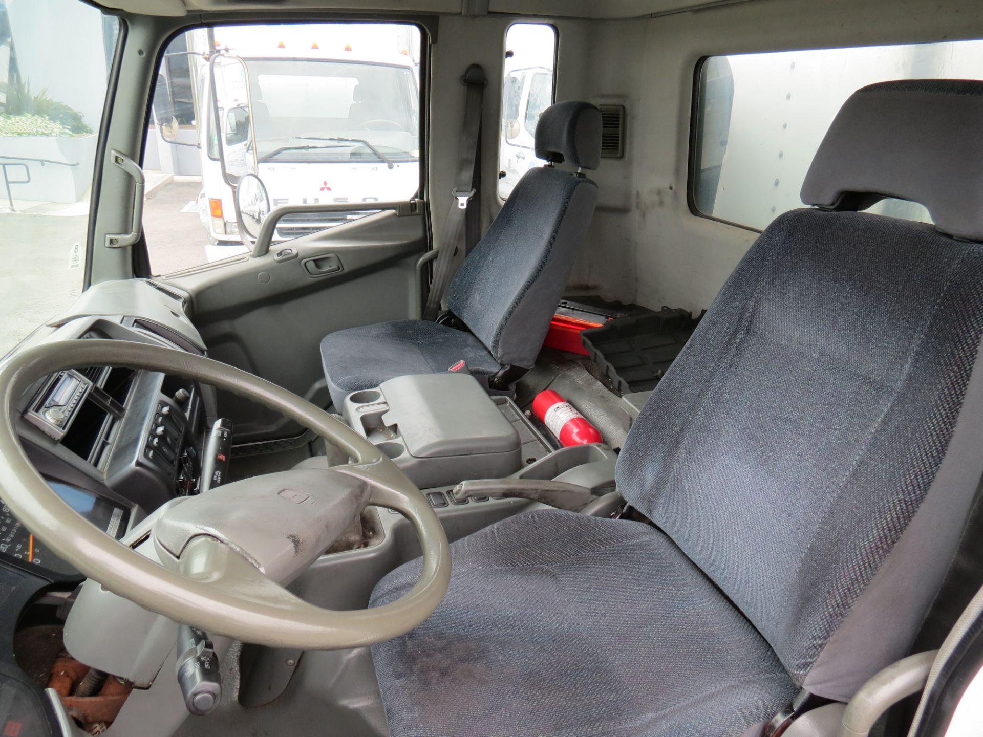 2007 Mitsubishi Fuso 28' FM-260 Box Truck W/Lift Gate, Manual Transmission, #116, VIN: - Image 7 of 10