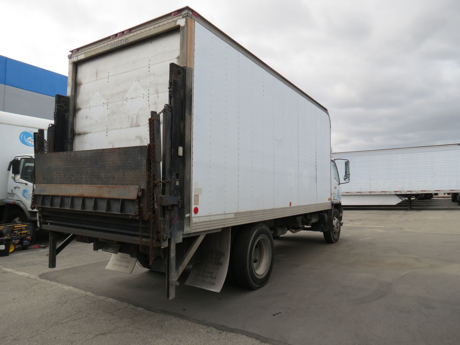 2007 Mitsubishi Fuso 20' FM-260 Box Truck W/Lift Gate, Manual Transmission, #115, VIN: - Image 4 of 11