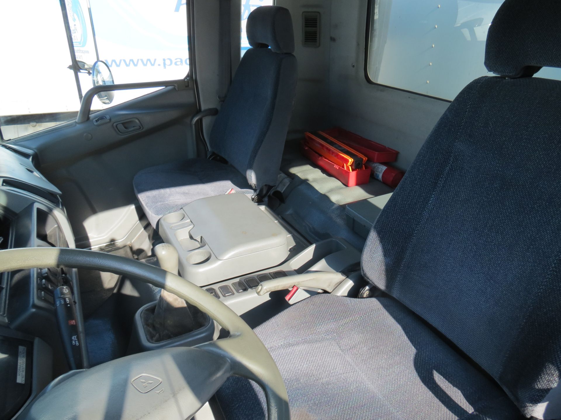 2007 Mitsubishi Fuso 28' FM-260 Box Truck W/Lift Gate, Manual Transmission, #119, VIN: - Bild 9 aus 12