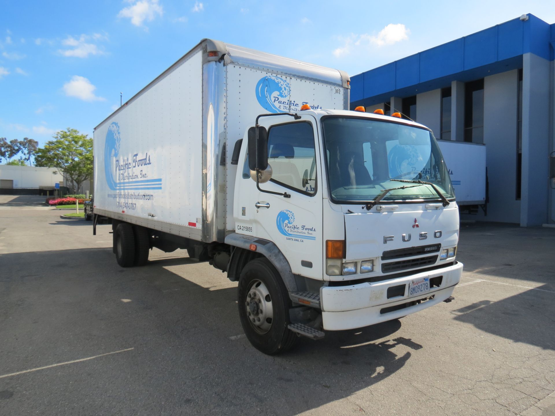 2007 Mitsubishi Fuso 28' FM-260 Box Truck W/Lift Gate, Manual Transmission, #102, VIN: - Image 2 of 10