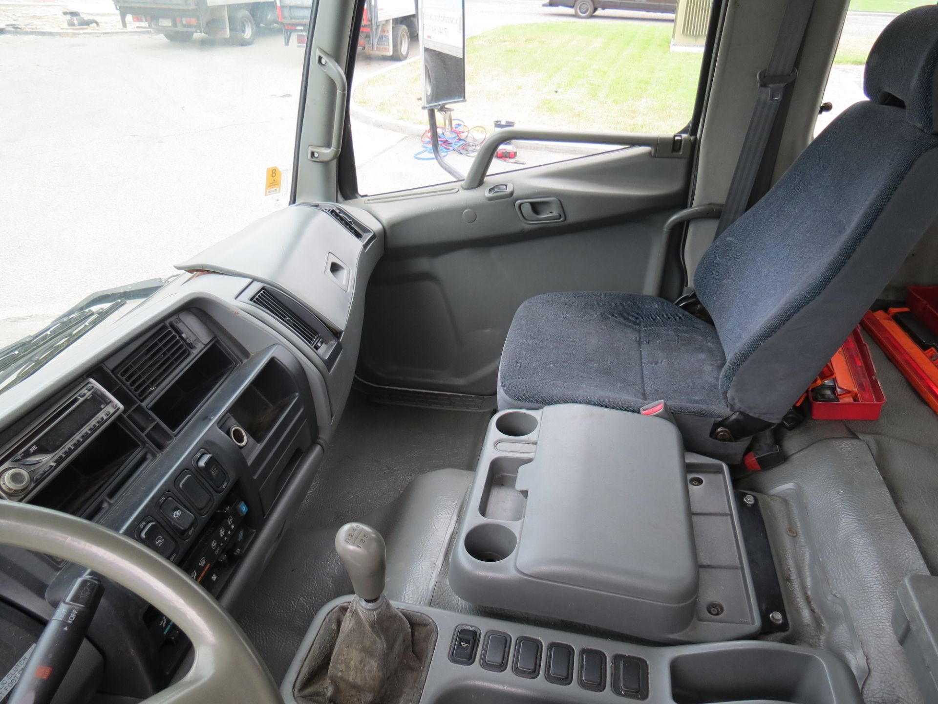 2007 Mitsubishi Fuso 28' FM-260 Box Truck W/Lift Gate, Manual Transmission,#109, VIN: - Bild 8 aus 10