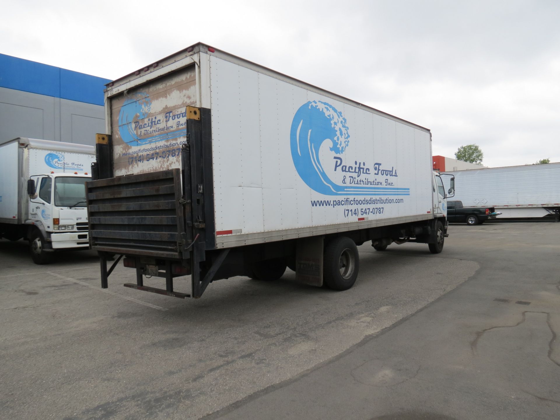 2007 Mitsubishi Fuso 28' FM-260 Box Truck W/Lift Gate, Manual Transmission, #122, VIN: - Image 4 of 10